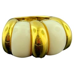 Vintage White Enamel & Yellow Gold ring