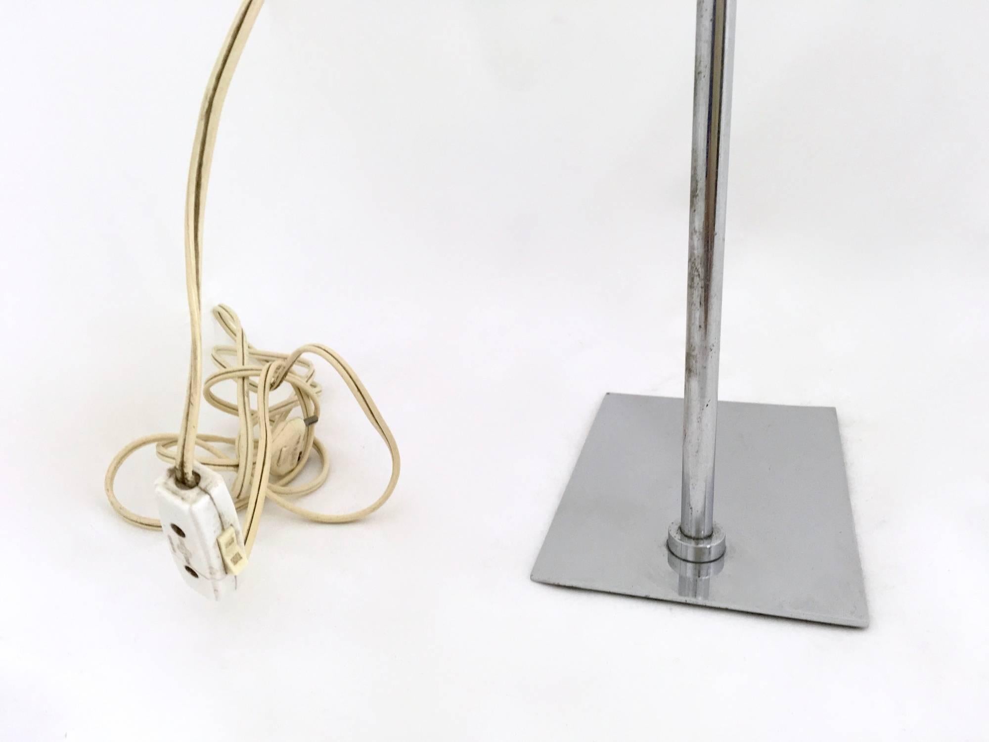 Postmodern Adjustable White Lacquered Metal Desk Lamp by Robert Sonneman 2