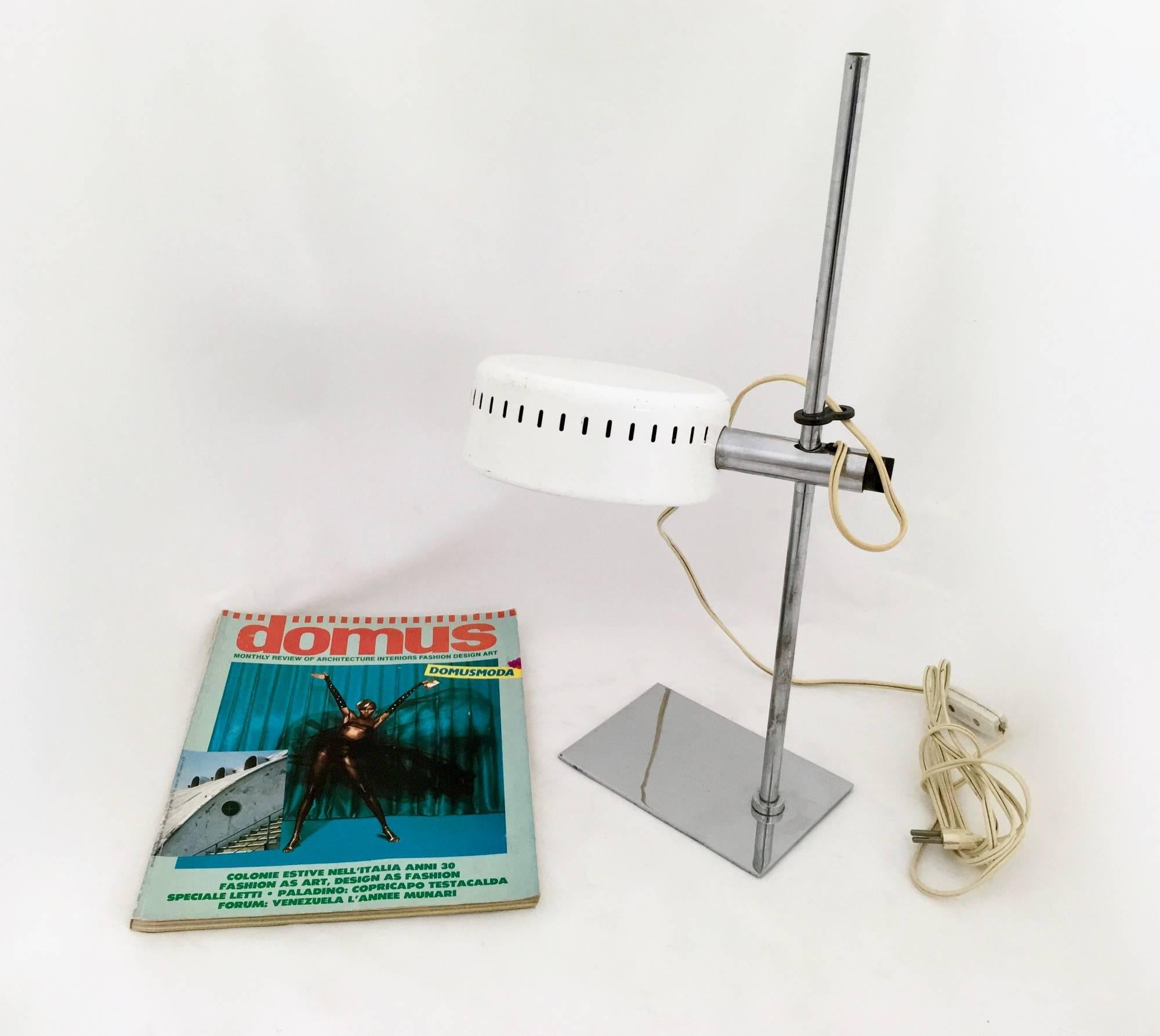 Late 20th Century Postmodern Adjustable White Lacquered Metal Desk Lamp by Robert Sonneman