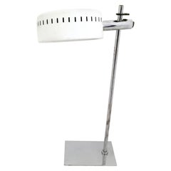 Postmodern Adjustable White Lacquered Metal Table Lamp by Robert Sonneman