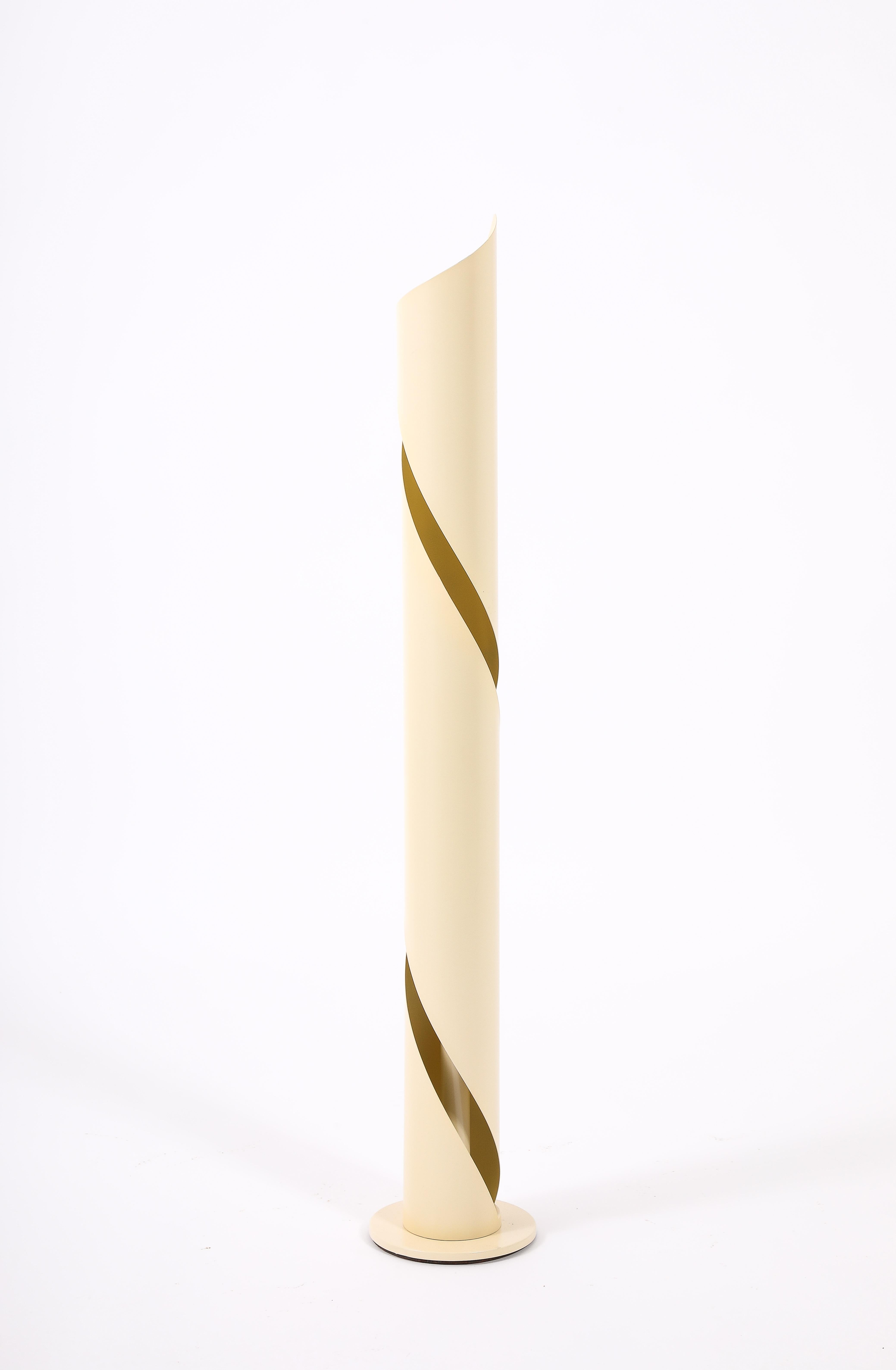 Spiral-Stehlampe aus weiß emailliertem Metall, Frankreich 1970er Jahre (20. Jahrhundert) im Angebot