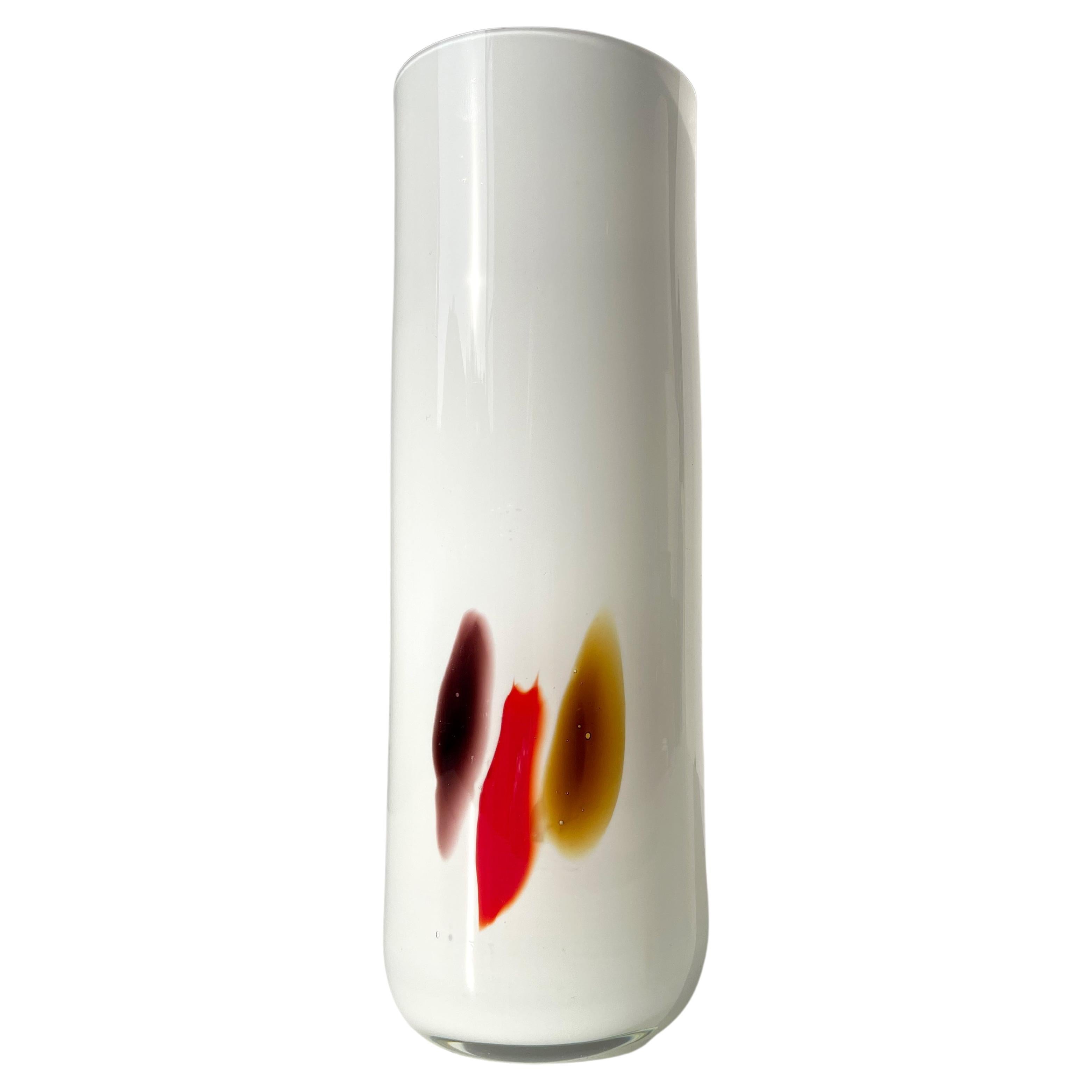 Vase cylindrique en verre d'art encastré blanc avec décor de couleur terre, Holmegaard, 1970