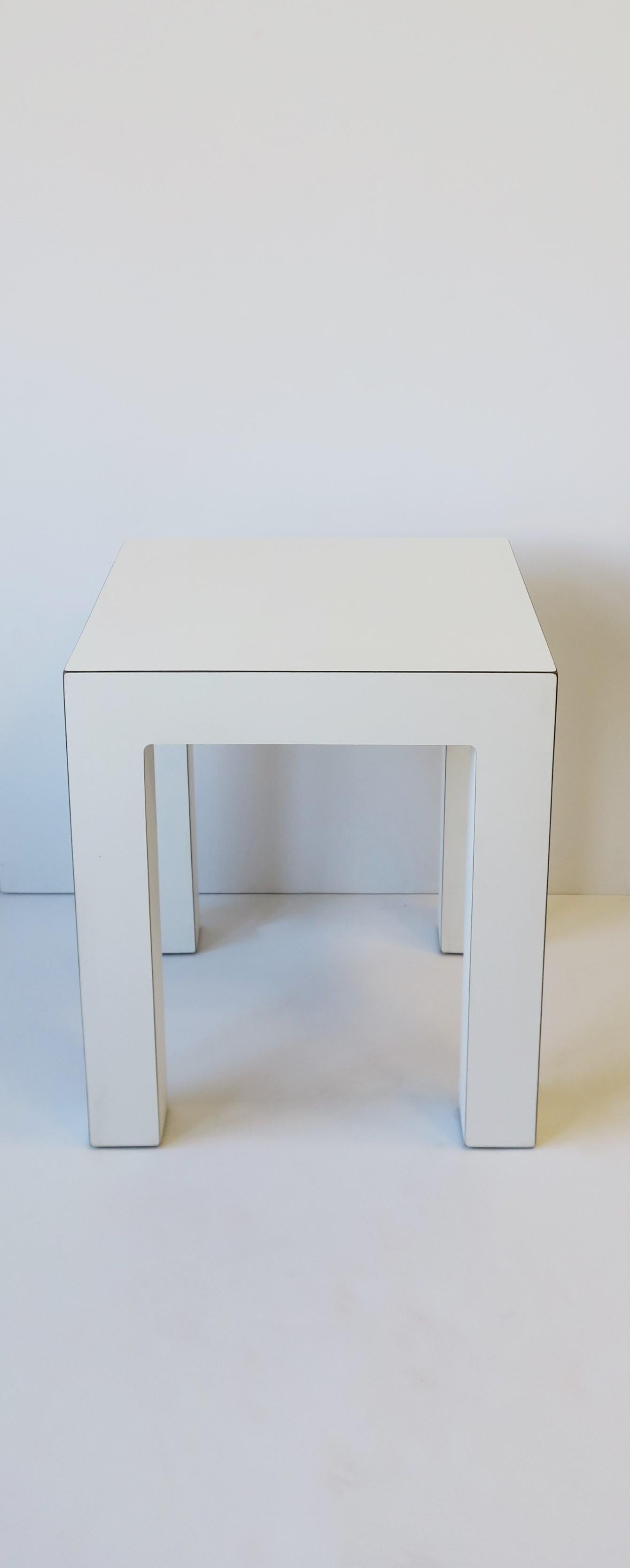 Modern White End Table, ca. 1970s In Good Condition For Sale In New York, NY