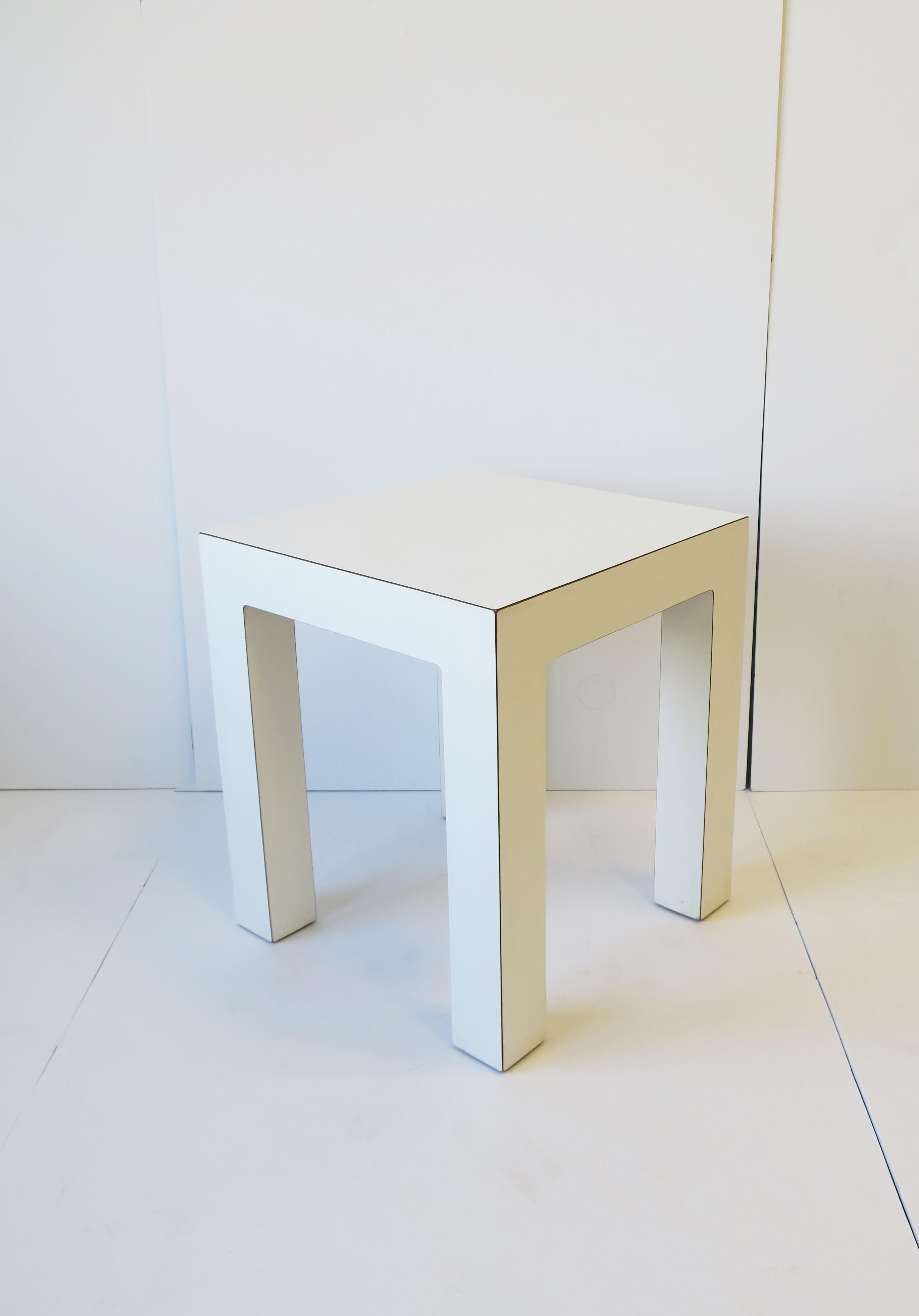 Modern White End Table, ca. 1970s For Sale 1