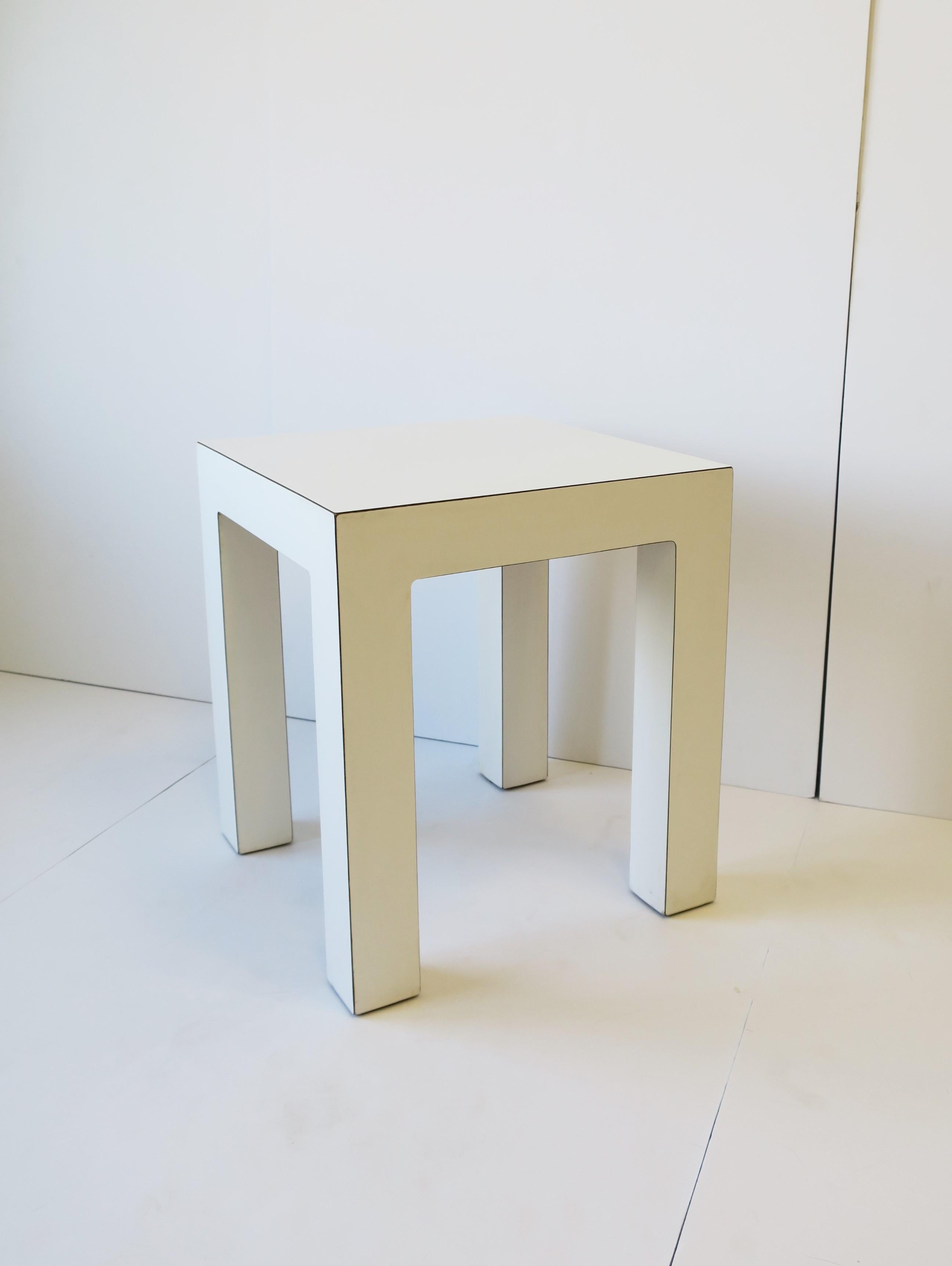 Modern White End Table, ca. 1970s For Sale 2