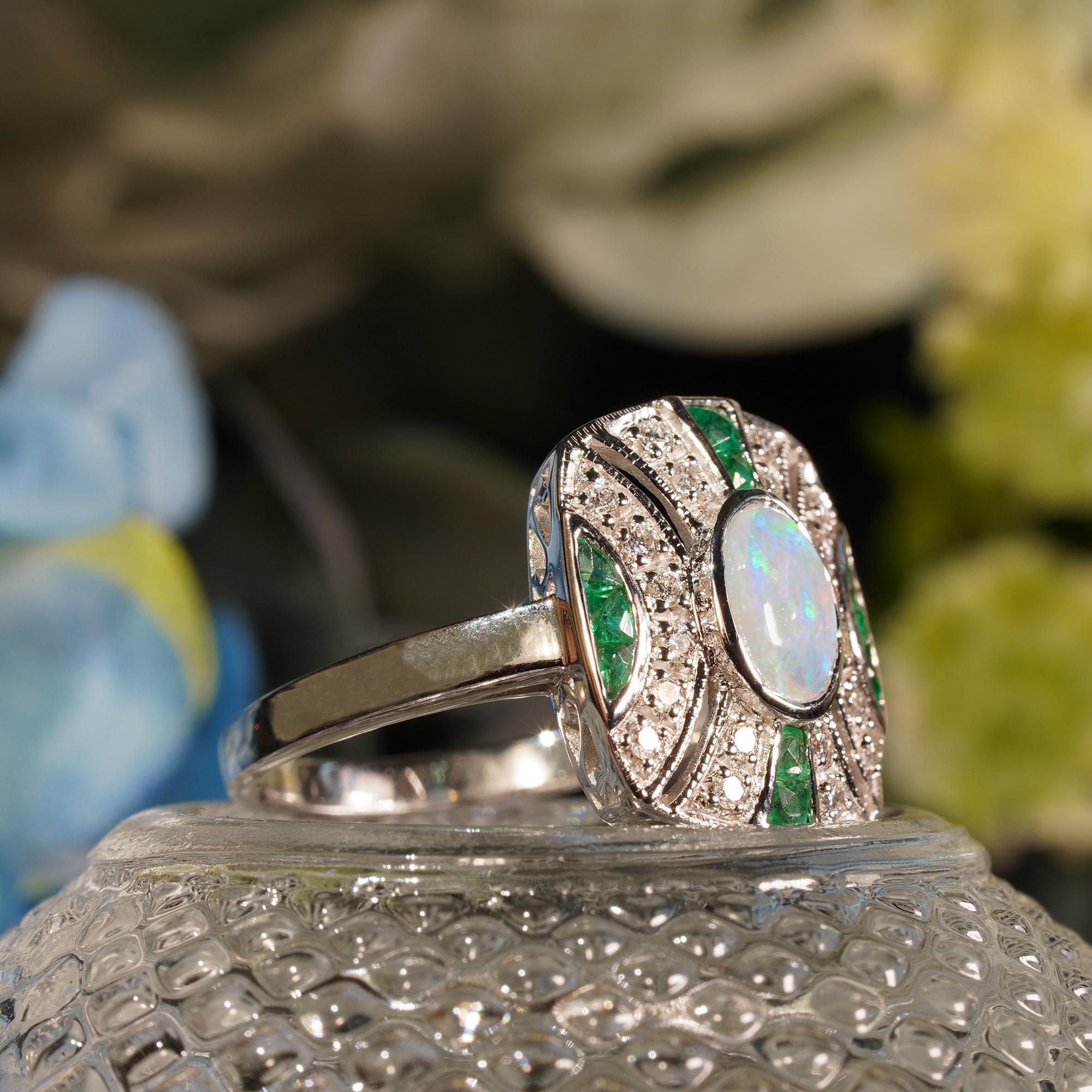 Weißer äthiopischer Opal & grüner Smaragd Diamant Art Deco Stil 14K Weißgold Ring im Angebot 1