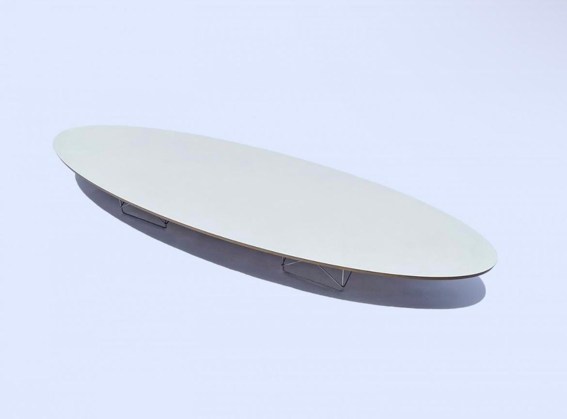 Mesa baja ETR Surfboard blanca de Charles & Ray Eames para Herman Milker Siglo XXI y contemporáneo en venta