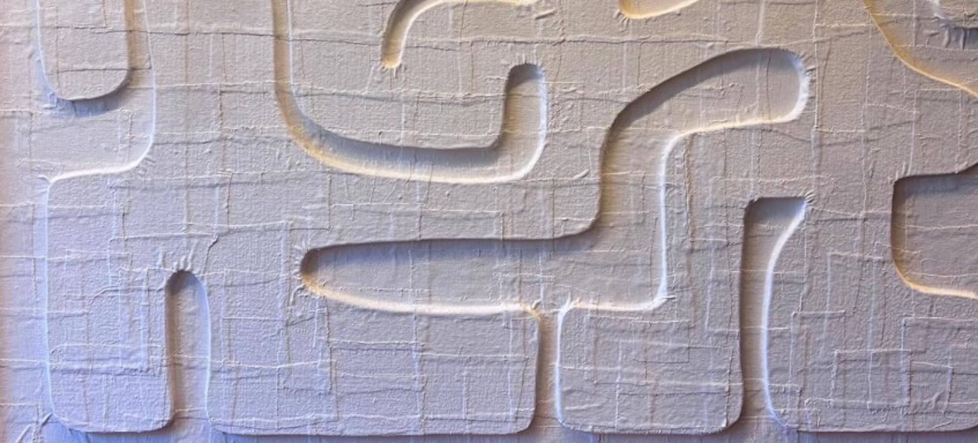 Weißes extra großes abstraktes Kunstwerk aus Gips, Frankreich, zeitgenössisch (21. Jahrhundert und zeitgenössisch) im Angebot