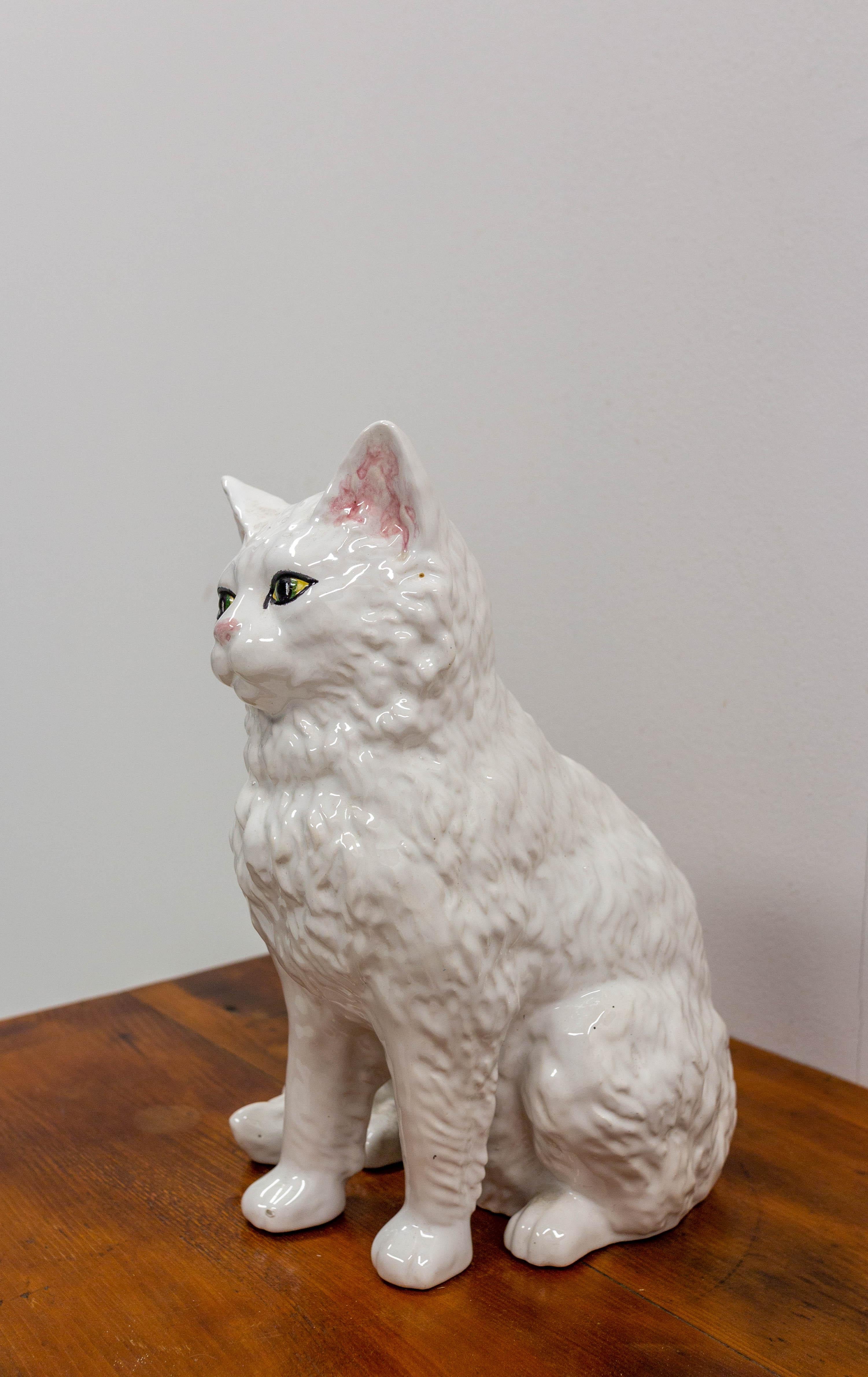 White Faience Lying Cat Statue, French circa 1980 In Good Condition In Labrit, Landes