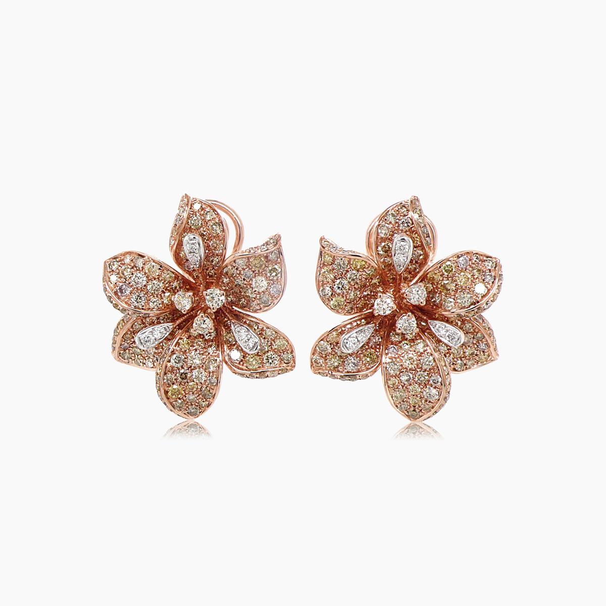 Orecchini in oro rosa 18 carati con diamanti bianchi e fantasia incastonati a fiore di Lilly In condizioni Nuovo in vendita a Oakton, VA