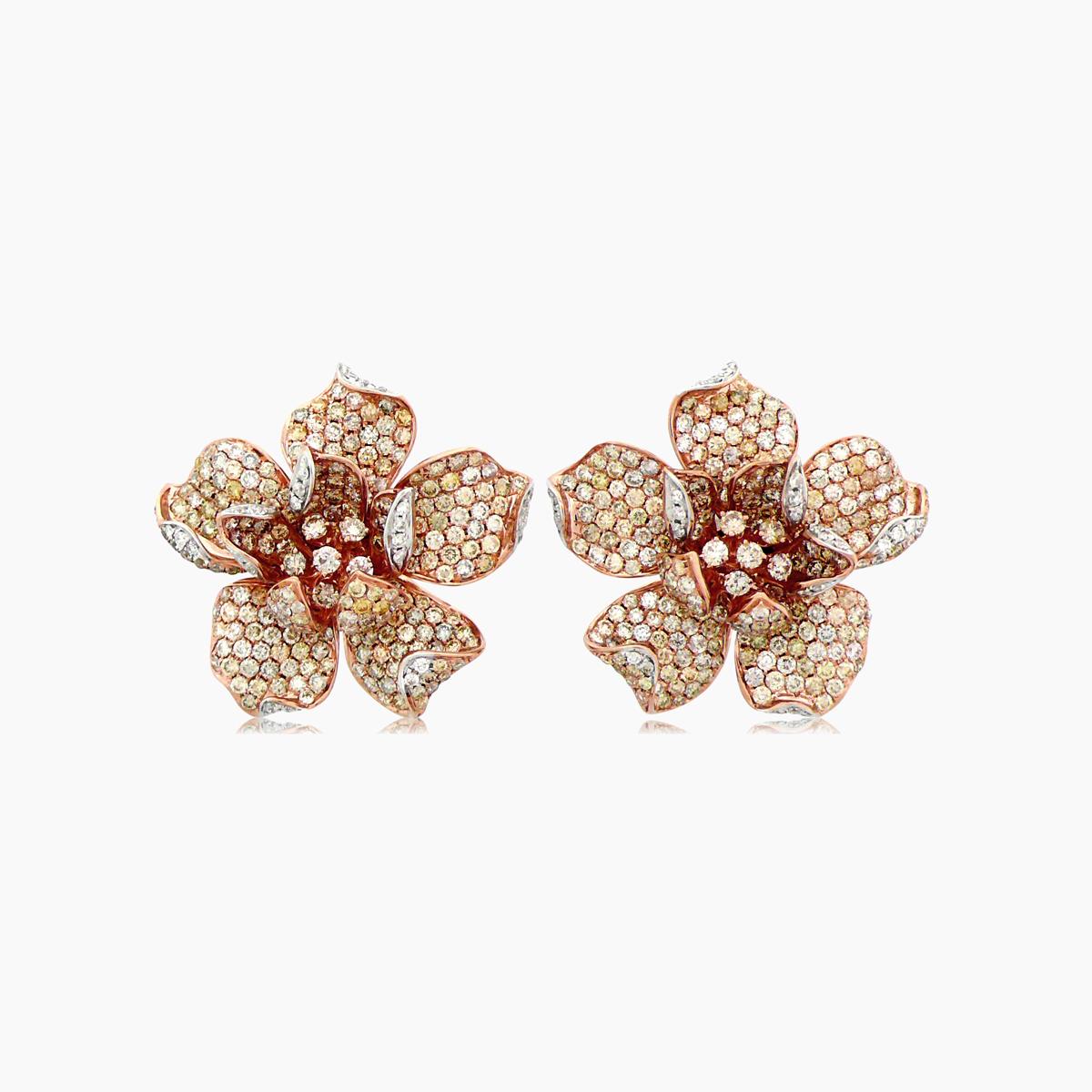 Orecchini The Lilly Flower in oro bianco e rosa 18 carati con diamanti bianchi e pave set In condizioni Nuovo in vendita a Oakton, VA