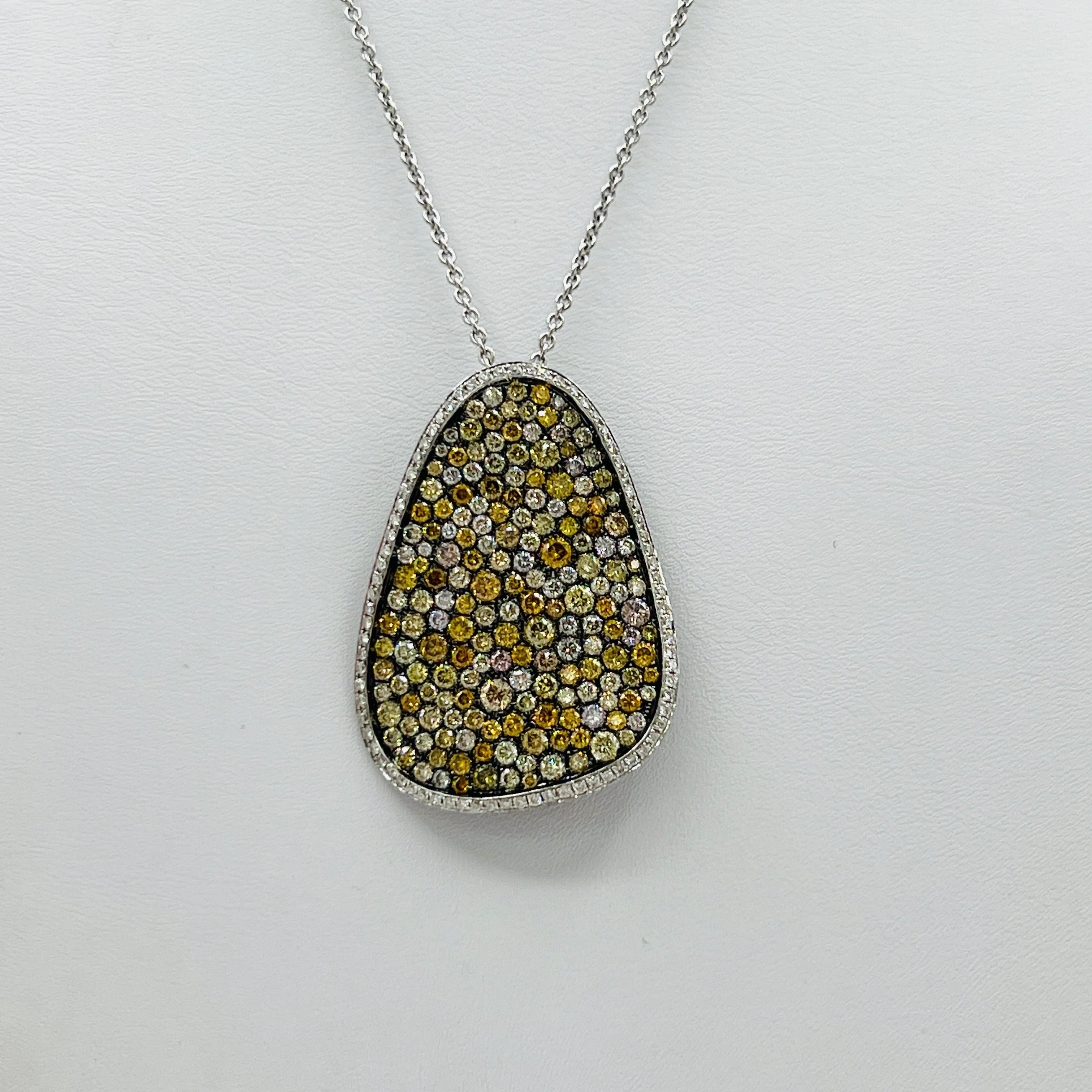 Collier de diamants ronds blancs et multicolores en or 18K et rhodium noir en vente 2