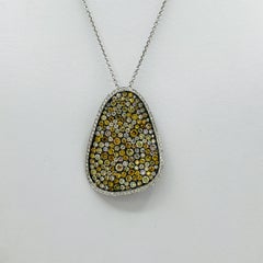 Collier de diamants ronds blancs et multicolores en or 18K et rhodium noir
