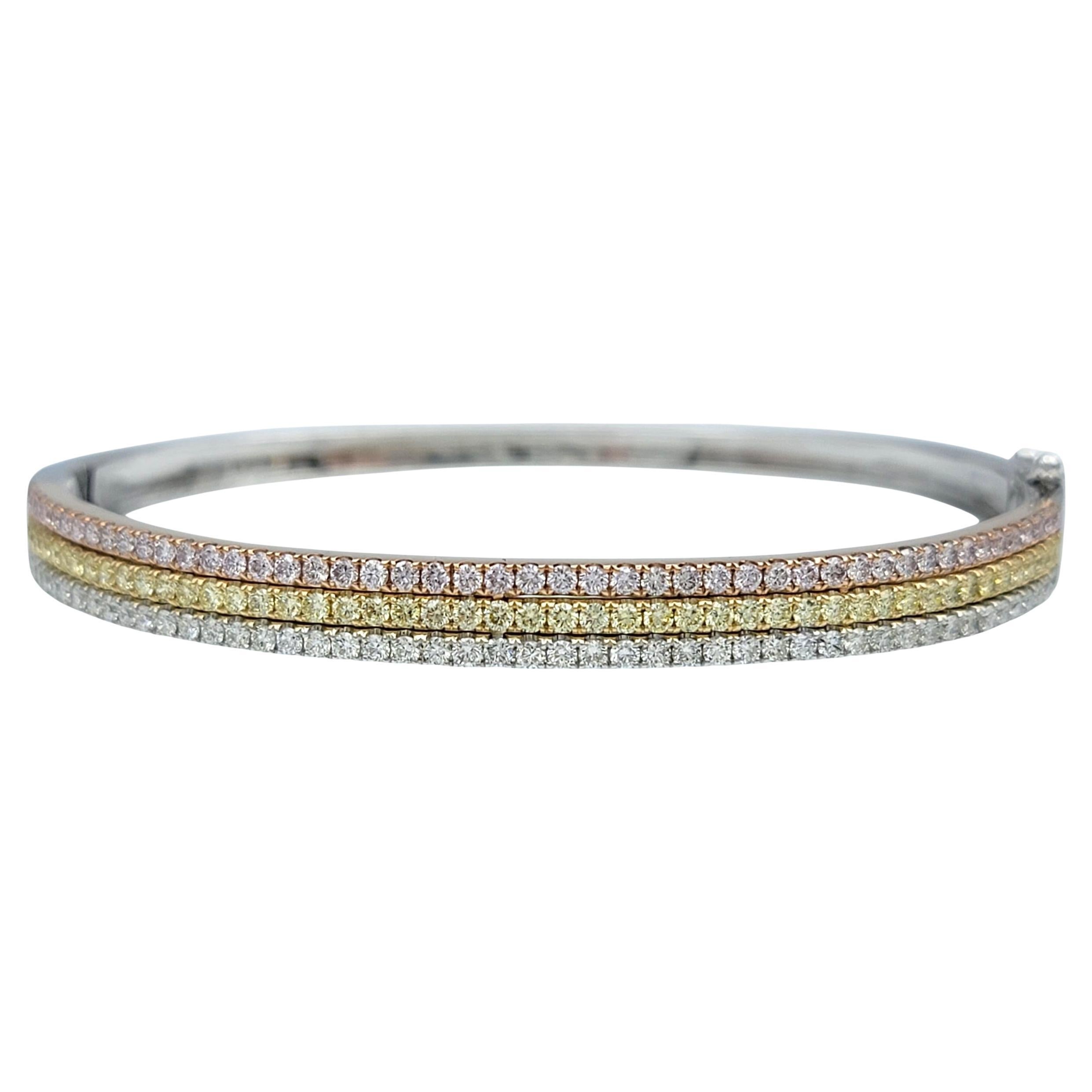 Weißer, pinker & gelber Diamant Dreireihiger Armreif aus 14 Karat Weißgold (Zeitgenössisch) im Angebot