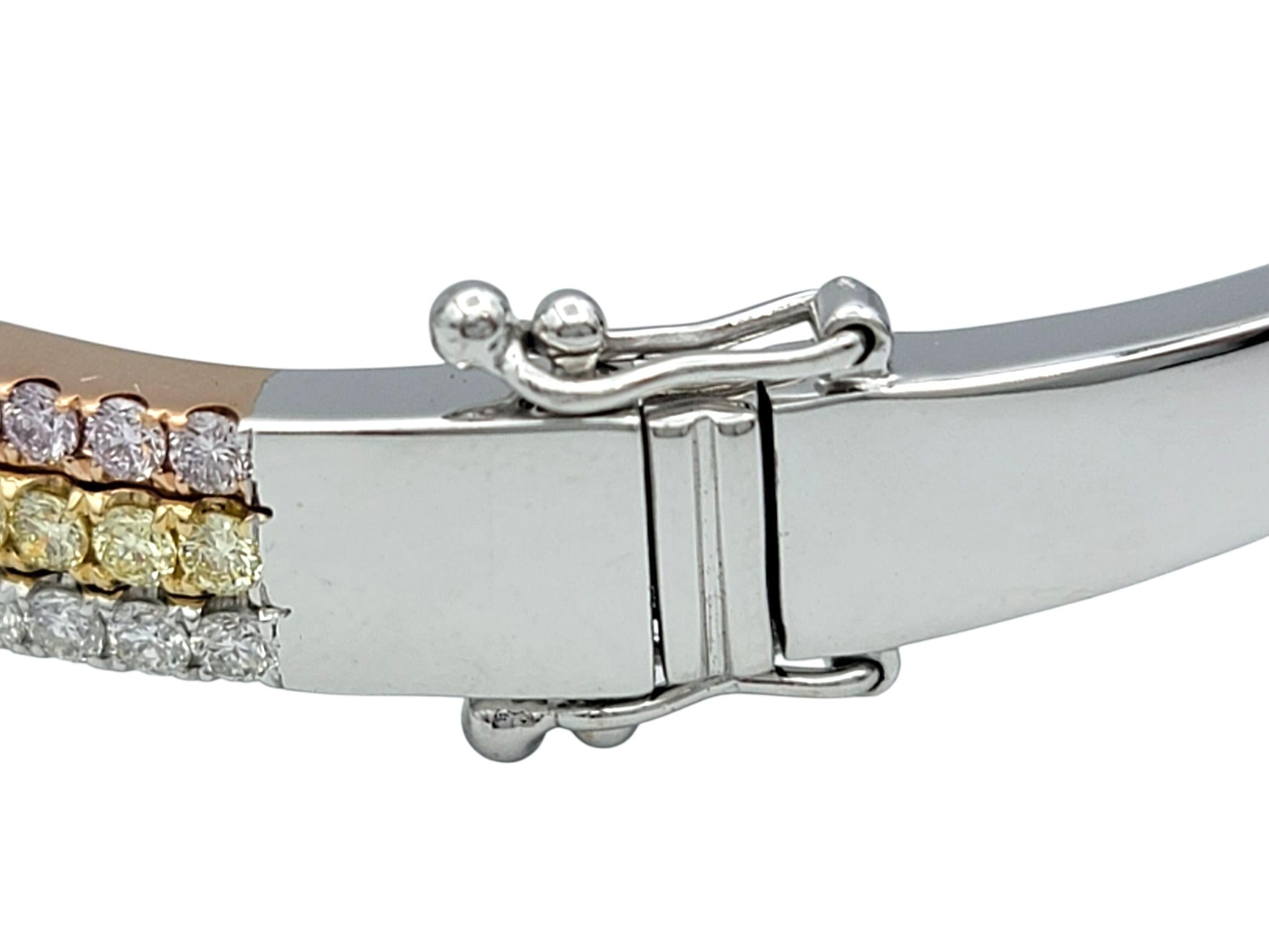 Weißer, pinker & gelber Diamant Dreireihiger Armreif aus 14 Karat Weißgold Damen im Angebot