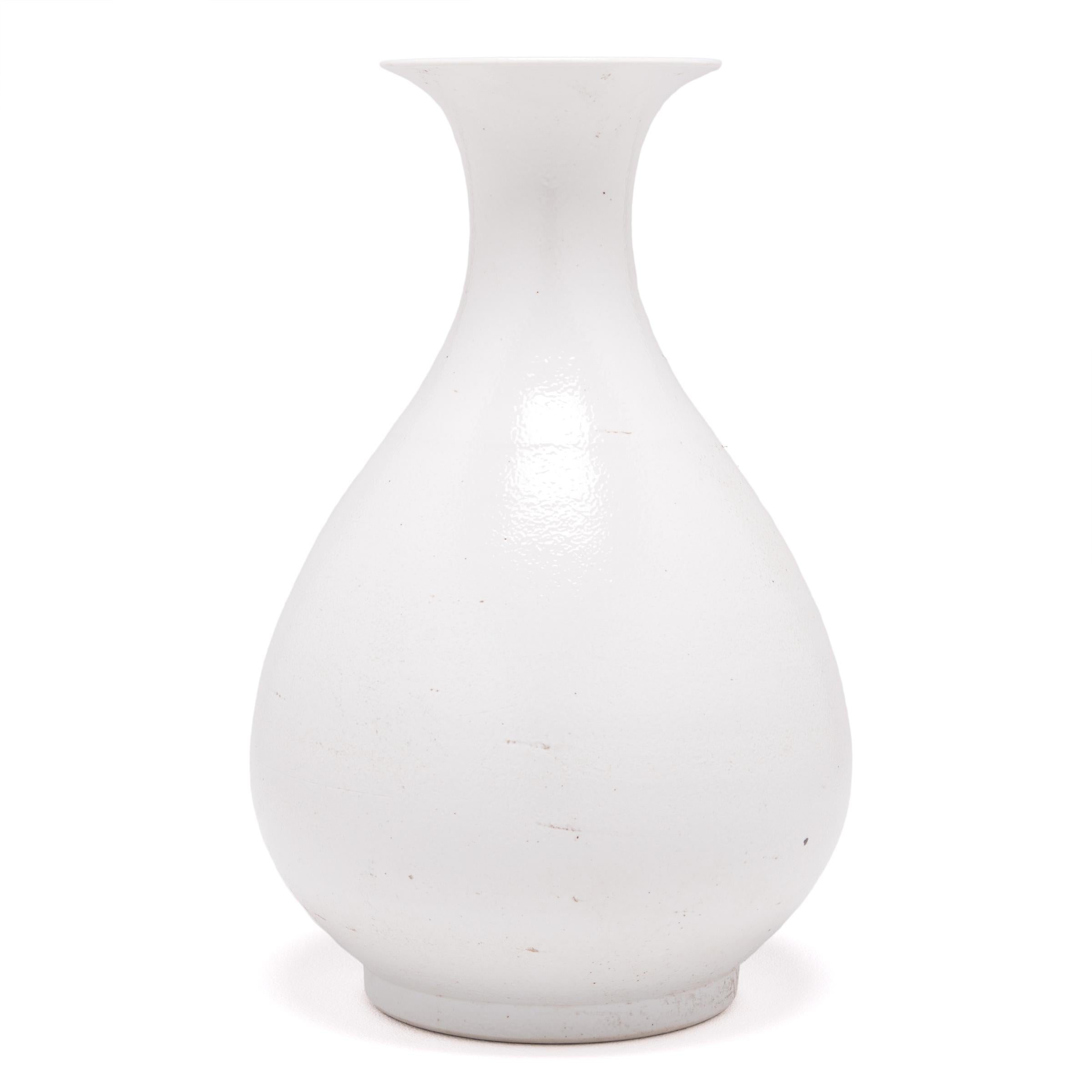 Chinese Cloud Glazed Pear Vase For Sale