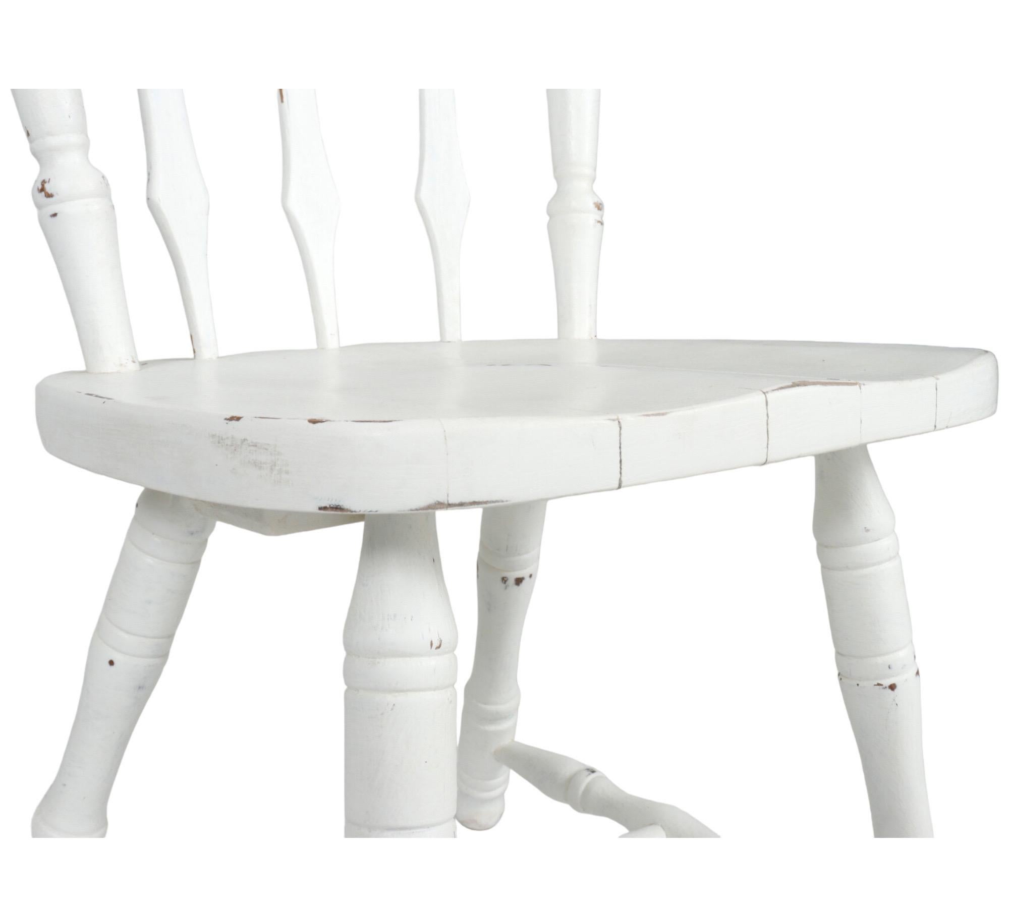 20th Century White Farmhouse Table with Four Chairs For Sale