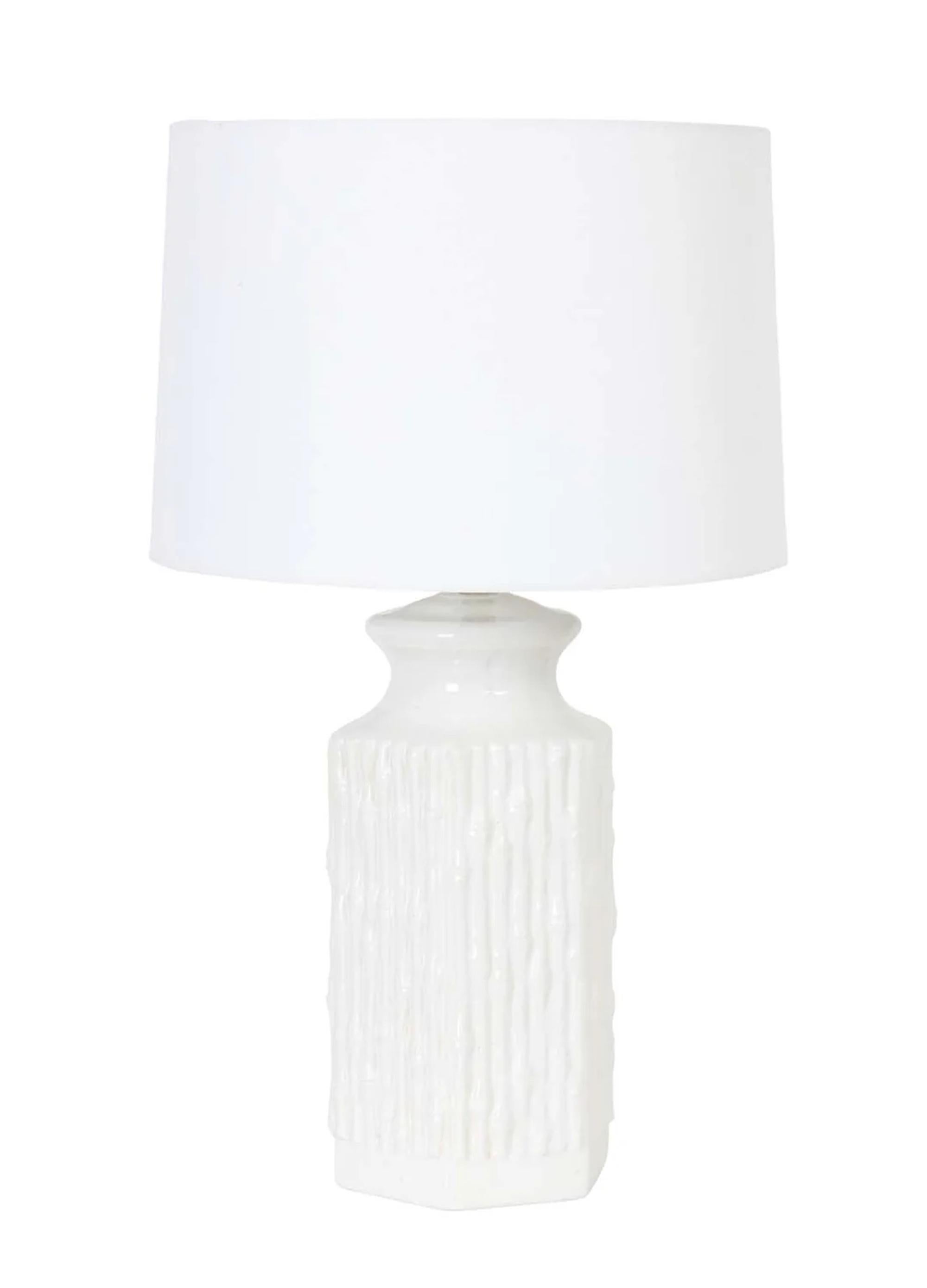 Lámpara blanca de bambú sintético siglo XX en venta