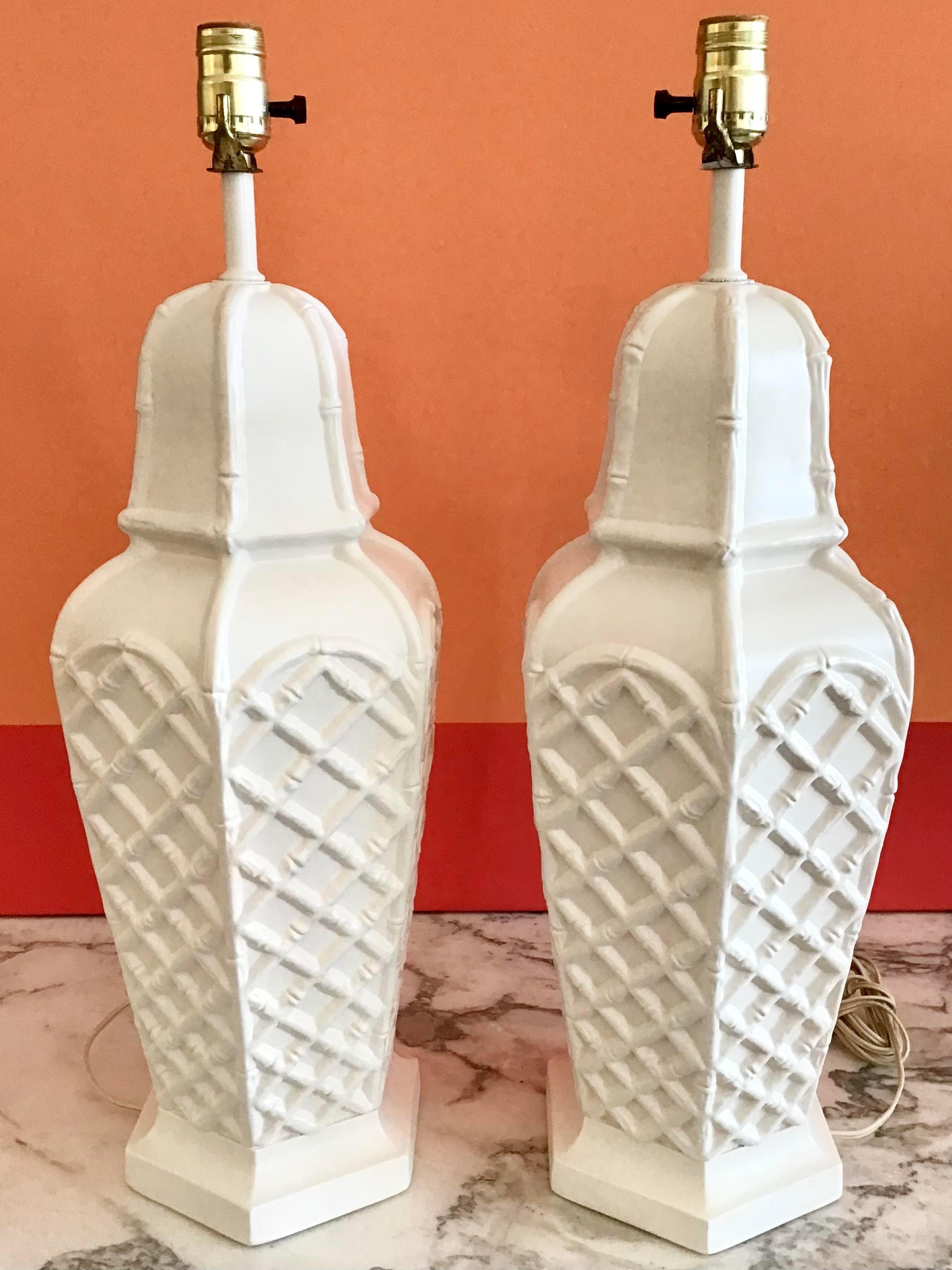 White Faux Bamboo Plaster Ginger Jar Table Lamps, a Pair In Good Condition For Sale In Los Angeles, CA