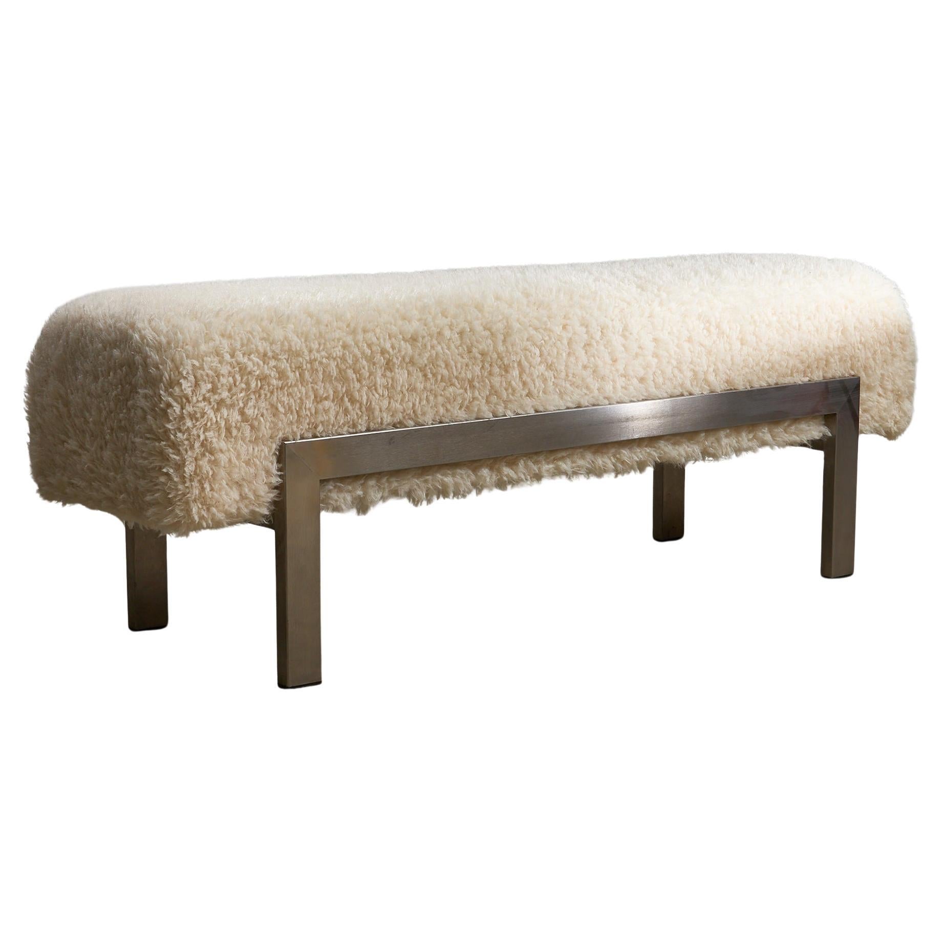 Banc en fausse fourrure et acier blanc
