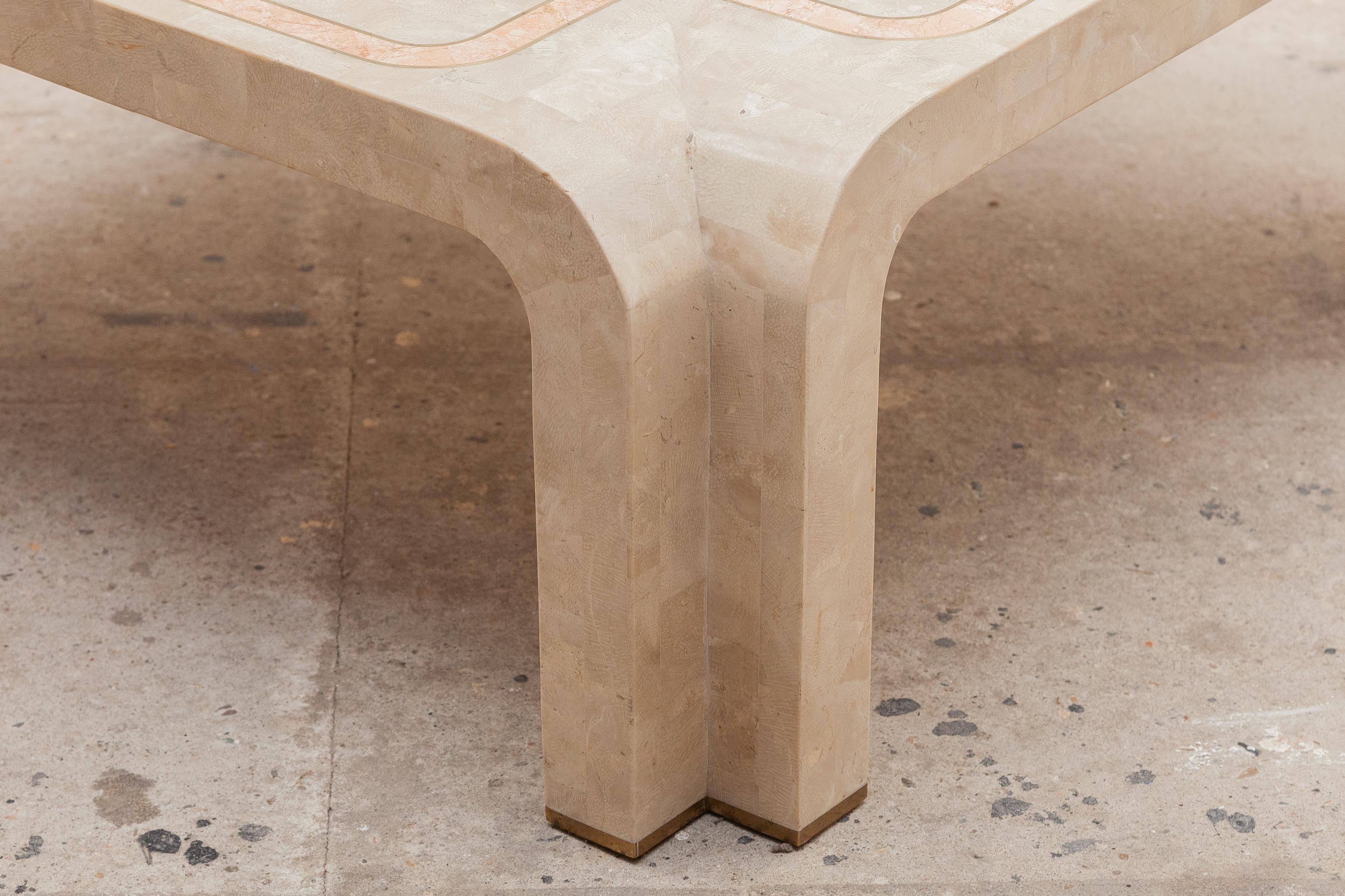 italien Table basse carrée géométrique en faux marbre blanc Italie, années 1980 en vente
