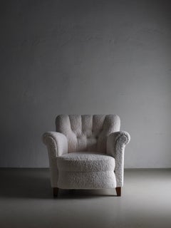 Fauteuil de salon en fausse peau de mouton blanc, Suède, années 1940