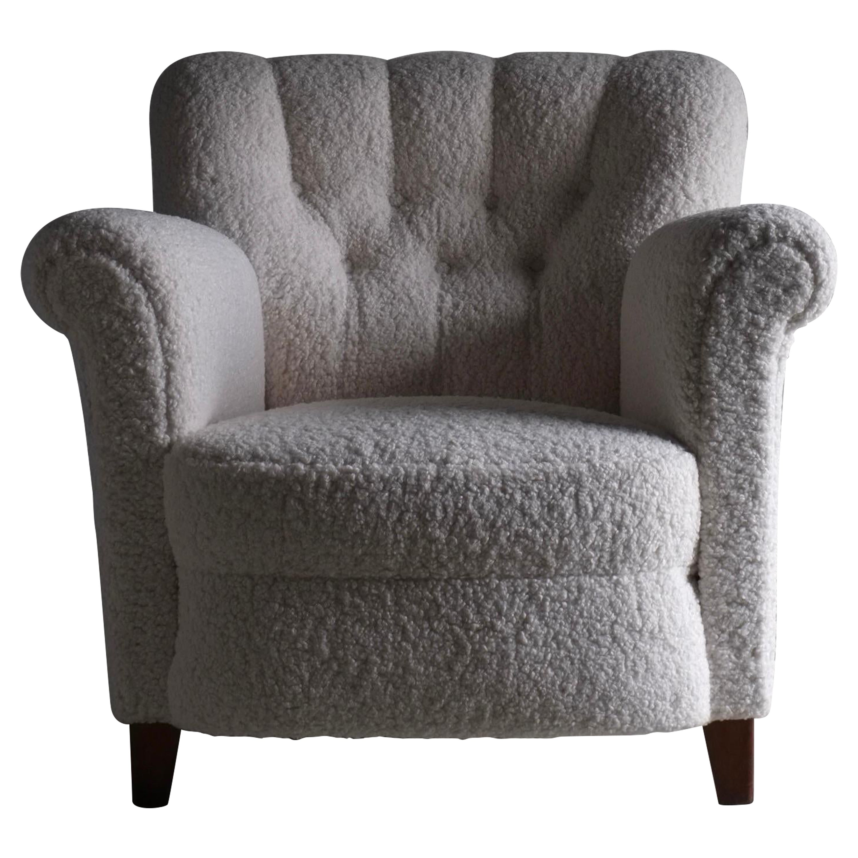 Fauteuil de salon en fausse peau de mouton blanc, Suède, années 1940 en vente
