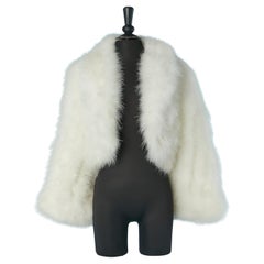 Bolero de plumas blancas