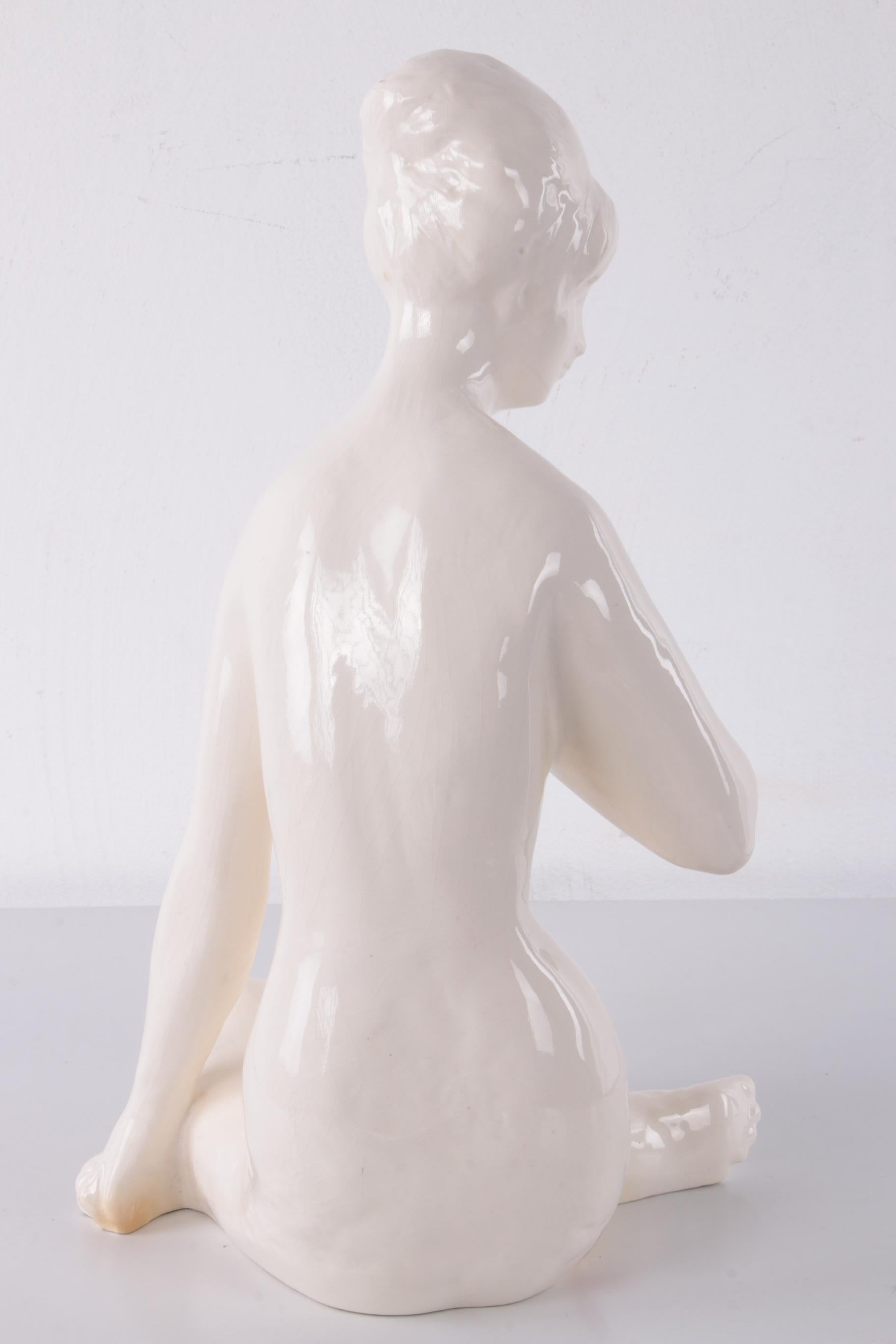 White Female Statue of Ceramic, 1960 For Sale 7