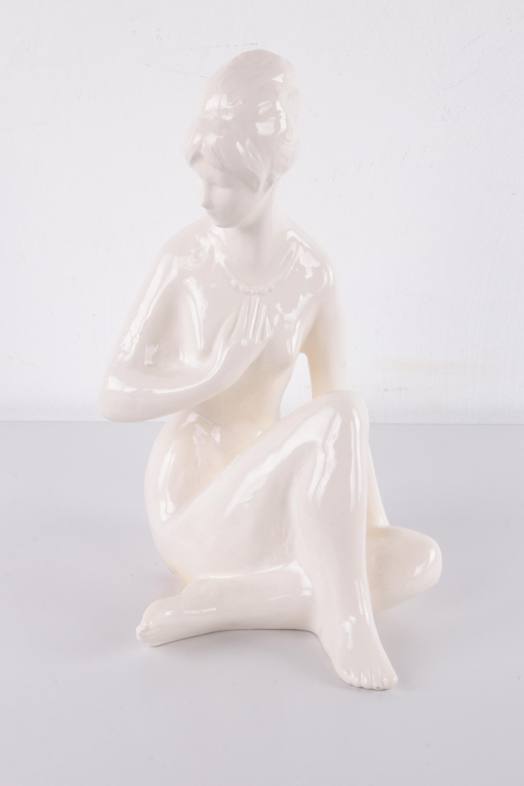 White Female Statue of Ceramic, 1960 For Sale 11