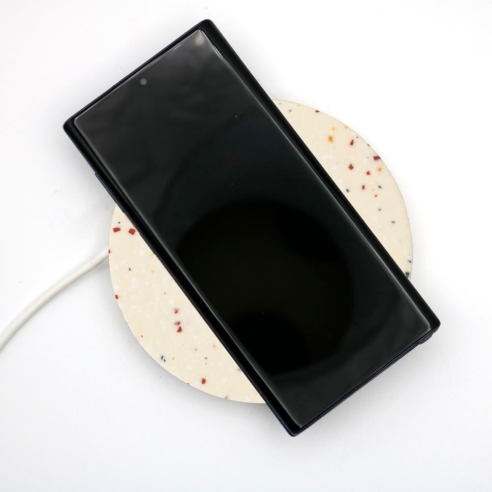 Européen Festival blanc Base en corian, Petit, Chargeur sans fil 15W en vente