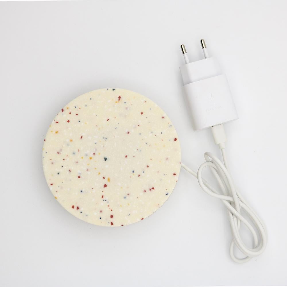 Gravé Festival blanc Base en corian, Petit, Chargeur sans fil 15W en vente