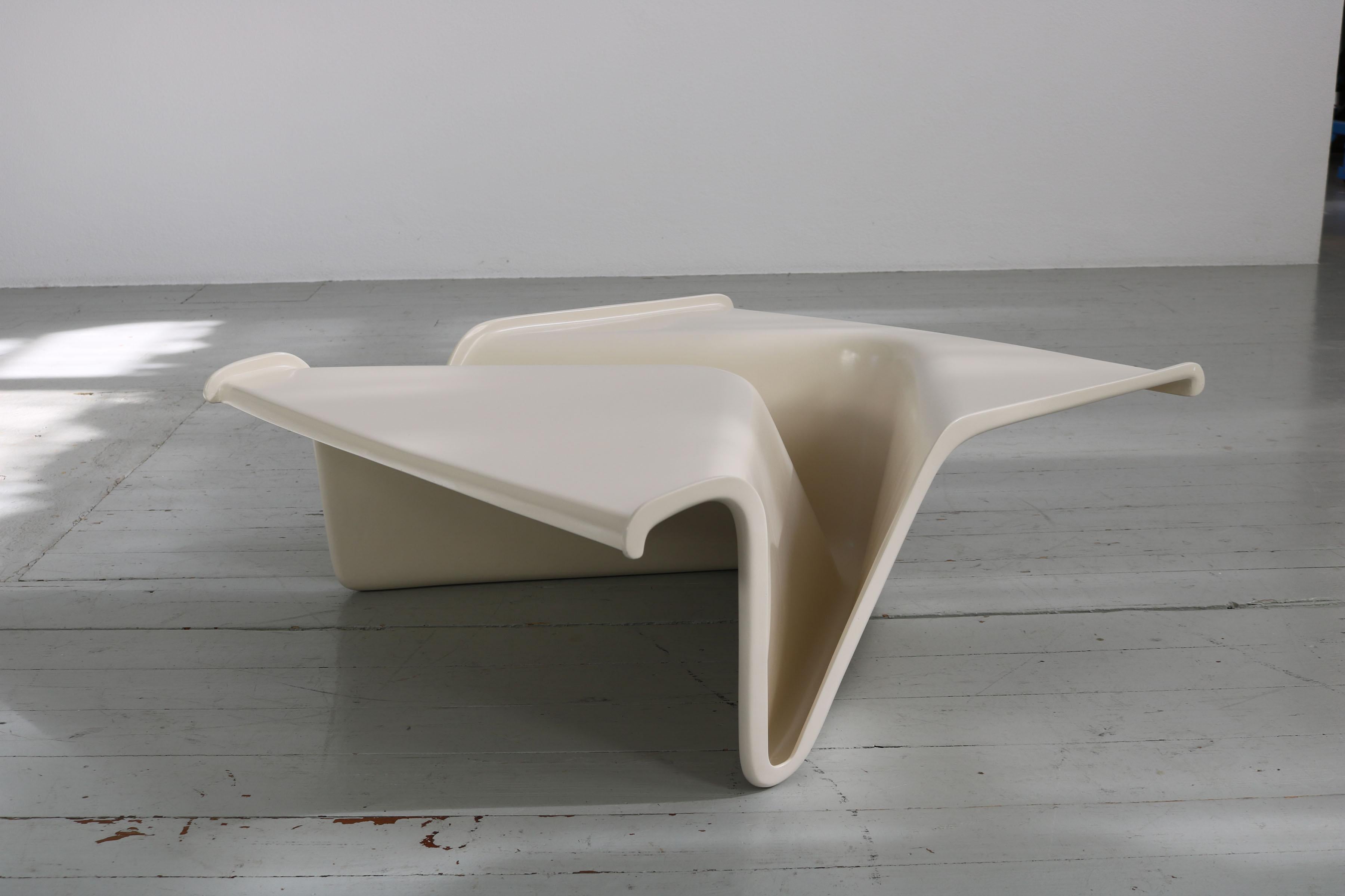 White Fiberglass sofa table, Cesare Leonardi & Franca Stagi, Fiarm, 70s For Sale 11