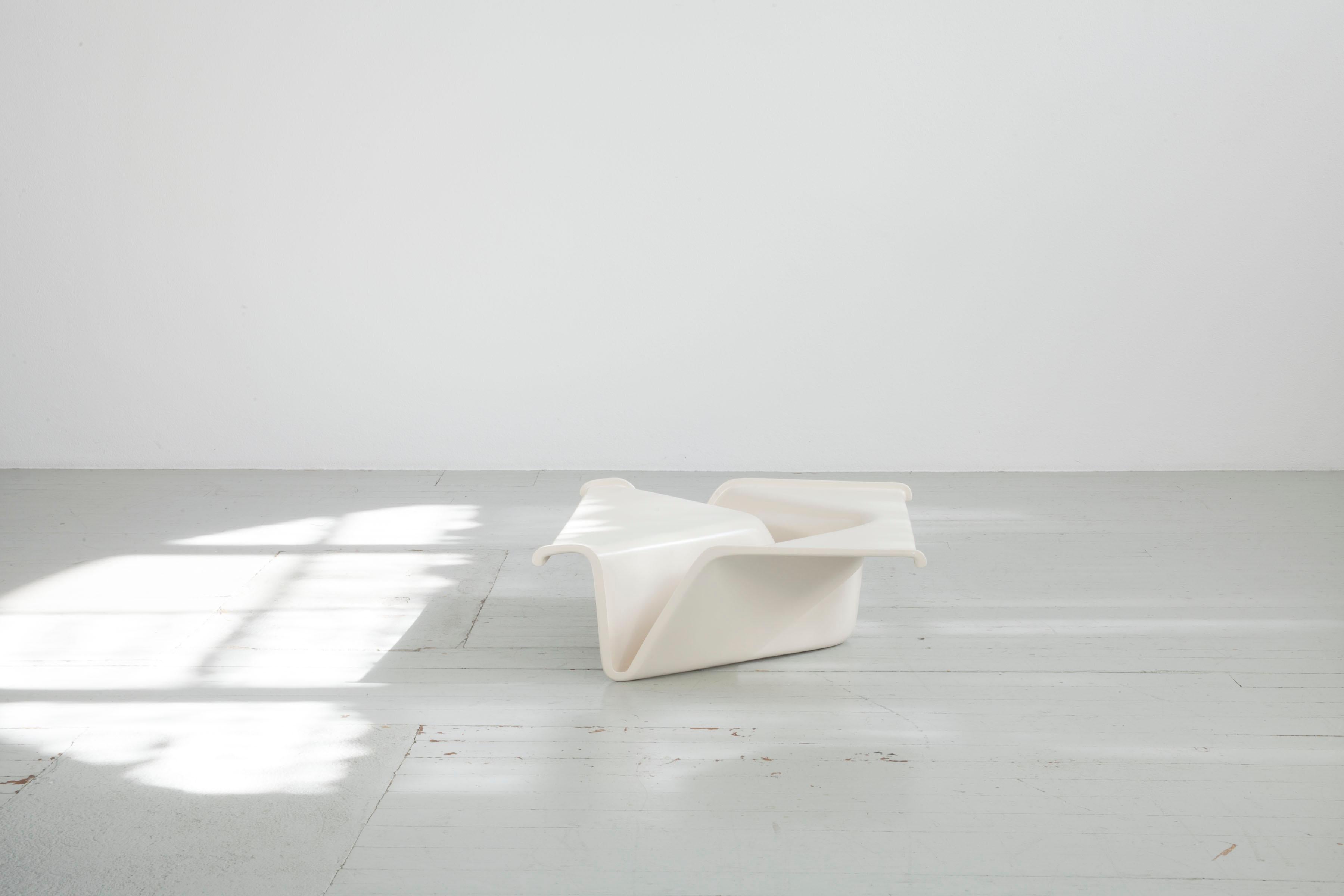 White fiberglass sofa table Model 