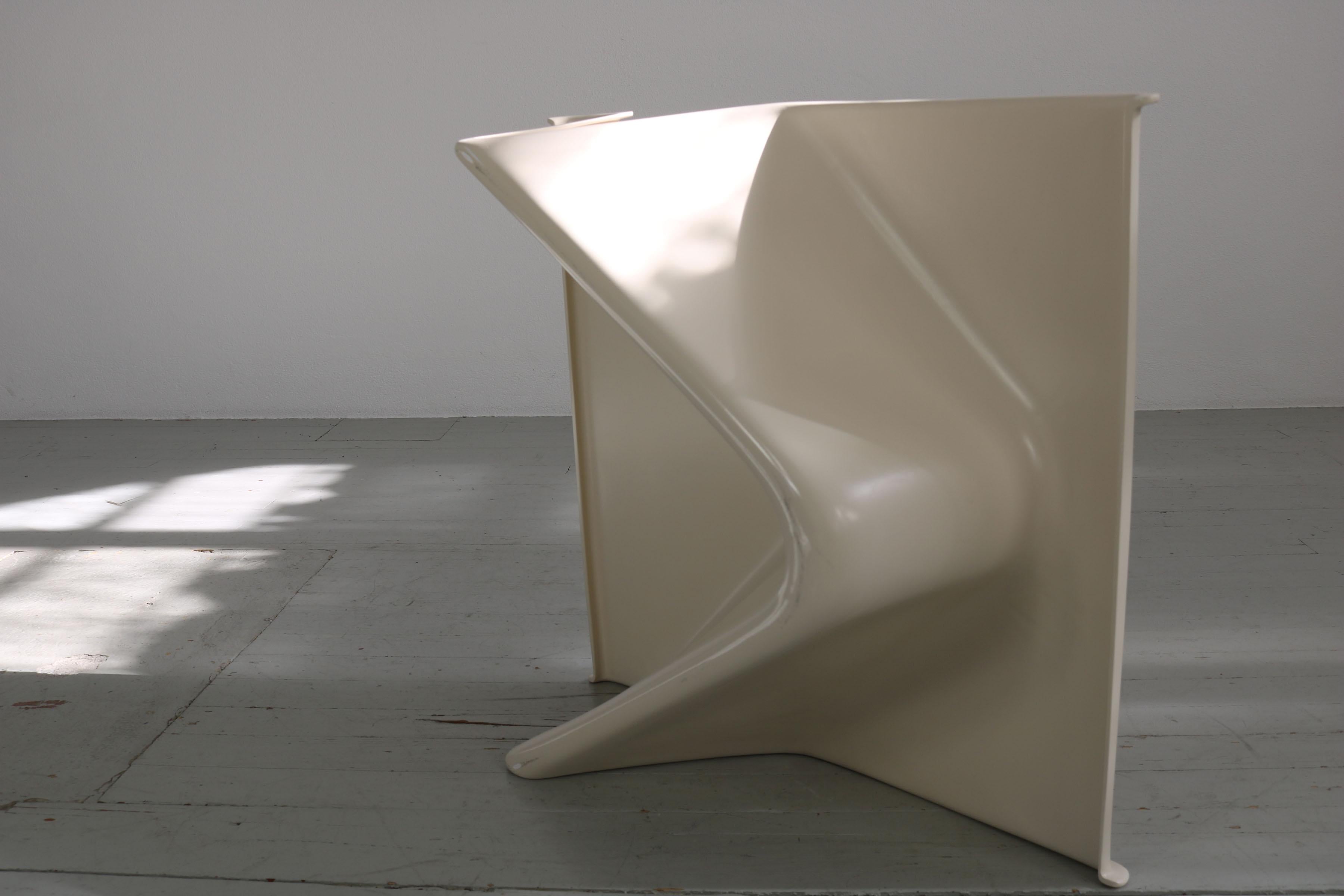 White Fiberglass sofa table, Cesare Leonardi & Franca Stagi, Fiarm, 70s For Sale 3