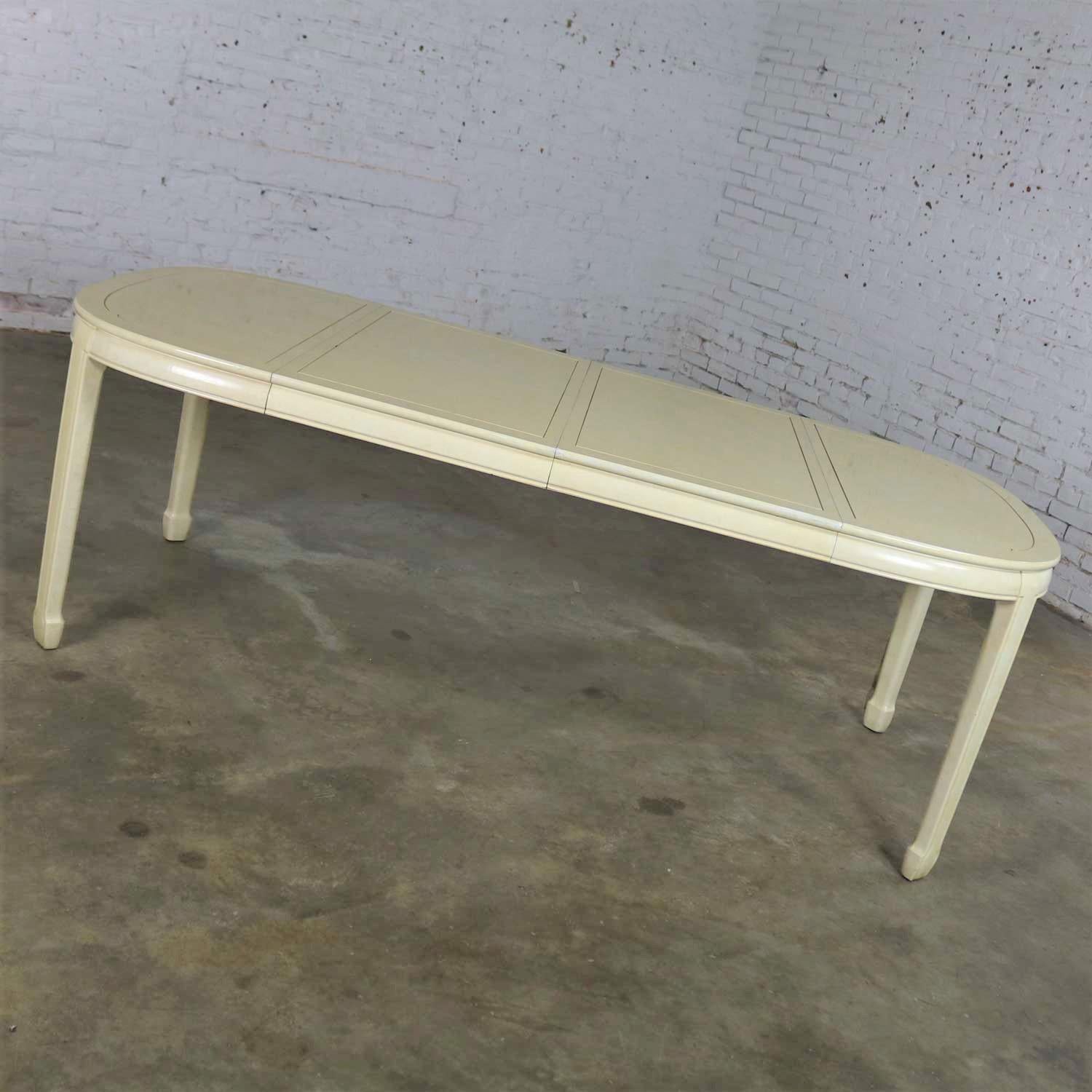 Late 20th Century White Fine Furniture Asian Ming Chinoiserie Style off White Lacquer Oval Dining