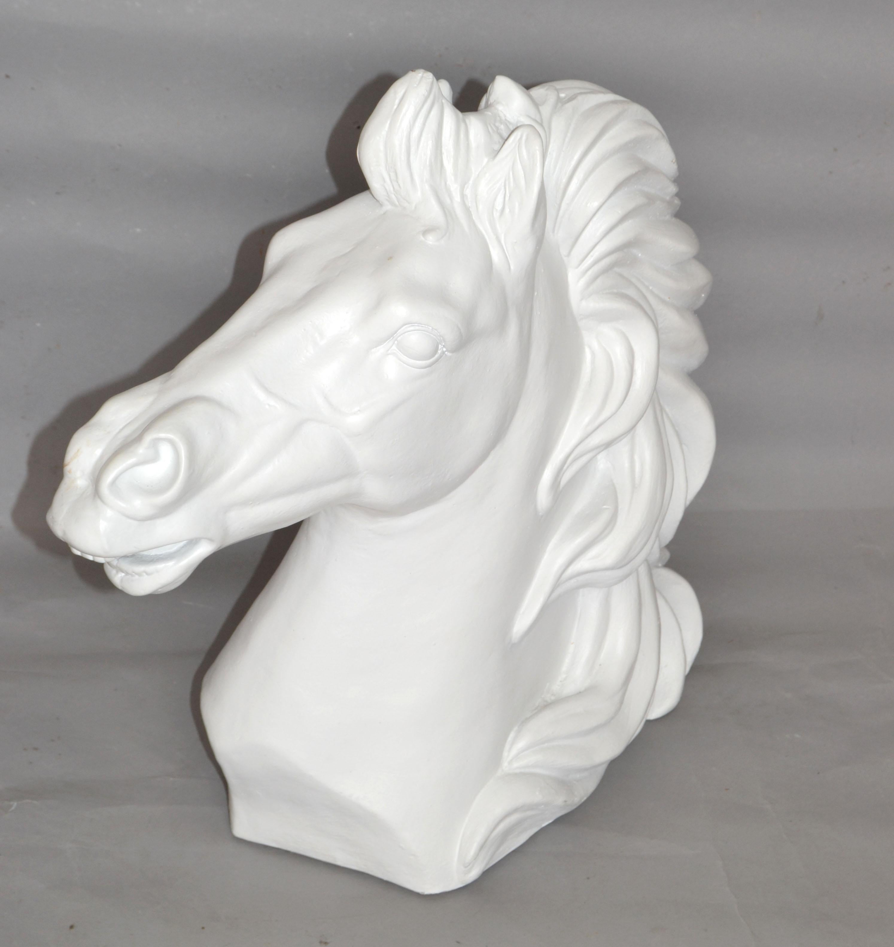 Sculpture de tête de cheval en céramique à finition blanche, mi-siècle moderne en vente 6