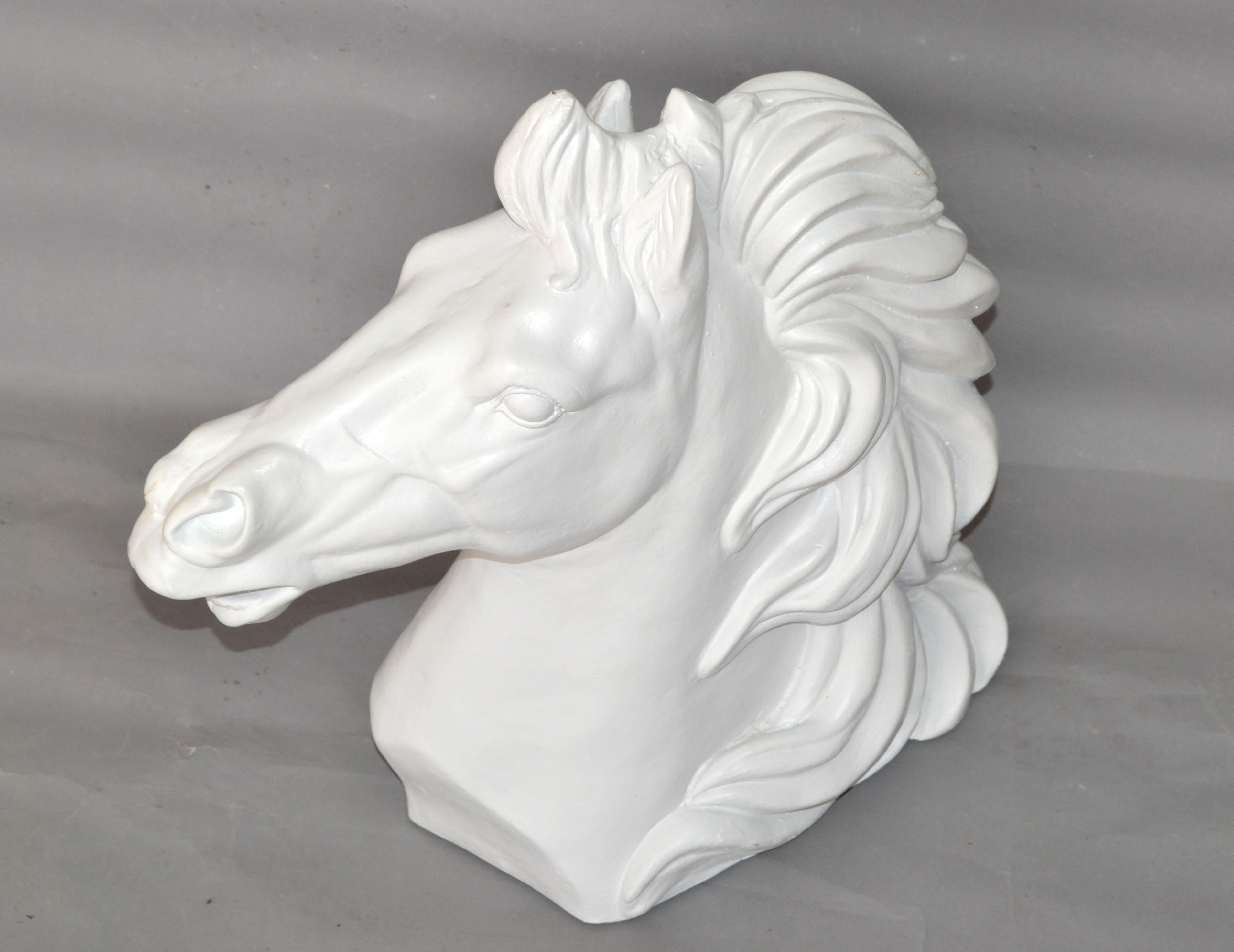 Mid-Century Modern Sculpture de tête de cheval en céramique à finition blanche, mi-siècle moderne en vente
