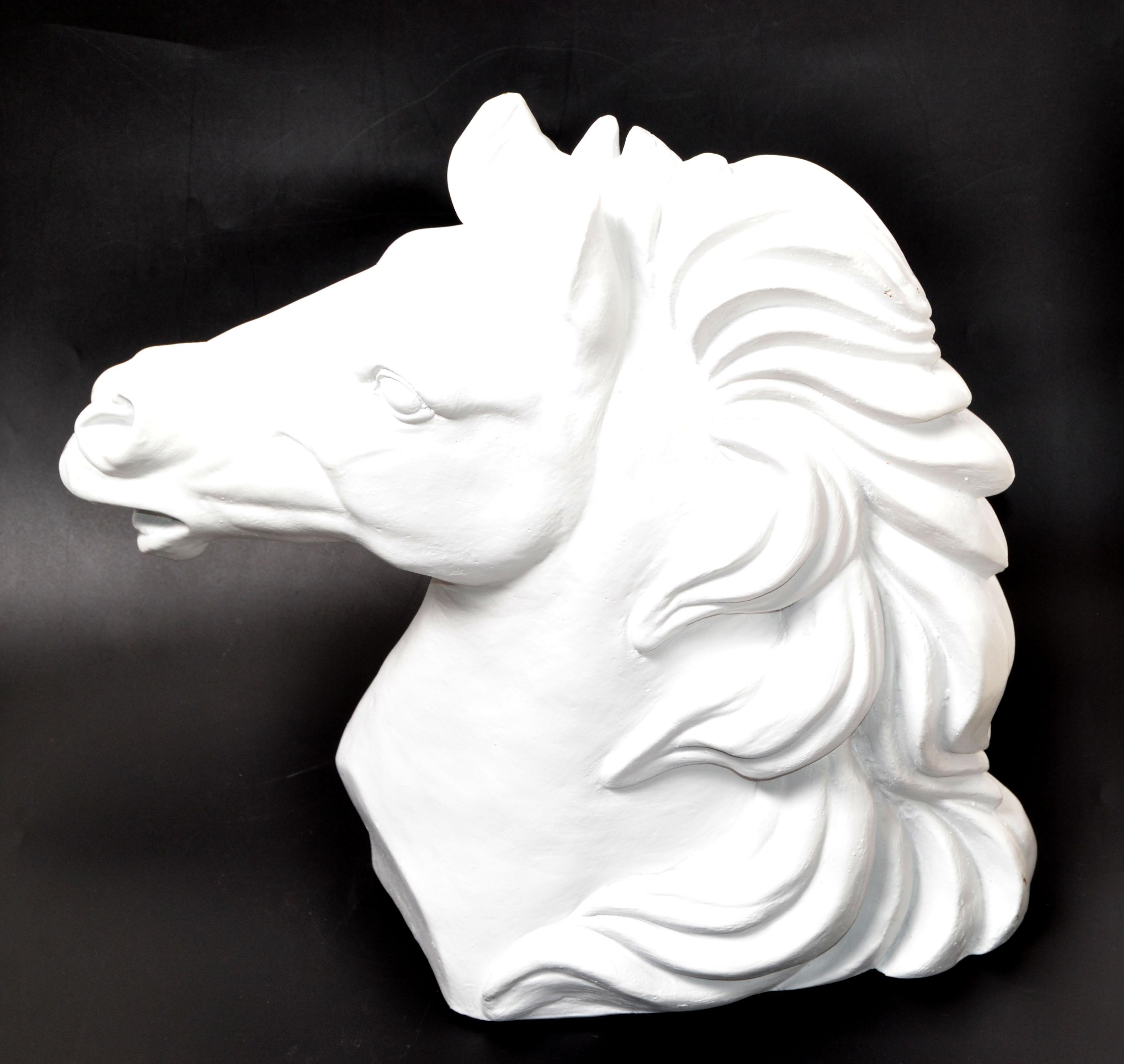Fait main Sculpture de tête de cheval en céramique à finition blanche, mi-siècle moderne en vente