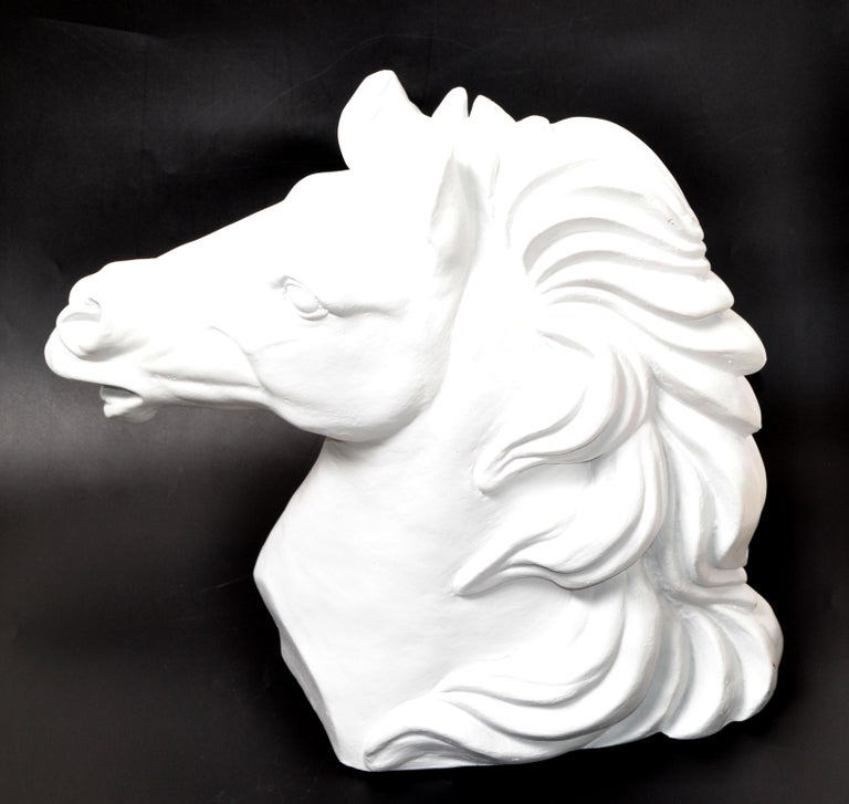 White Finish Ceramic Horse Head Sculpture Mid-Century Modern In Good Condition For Sale In Miami, FL