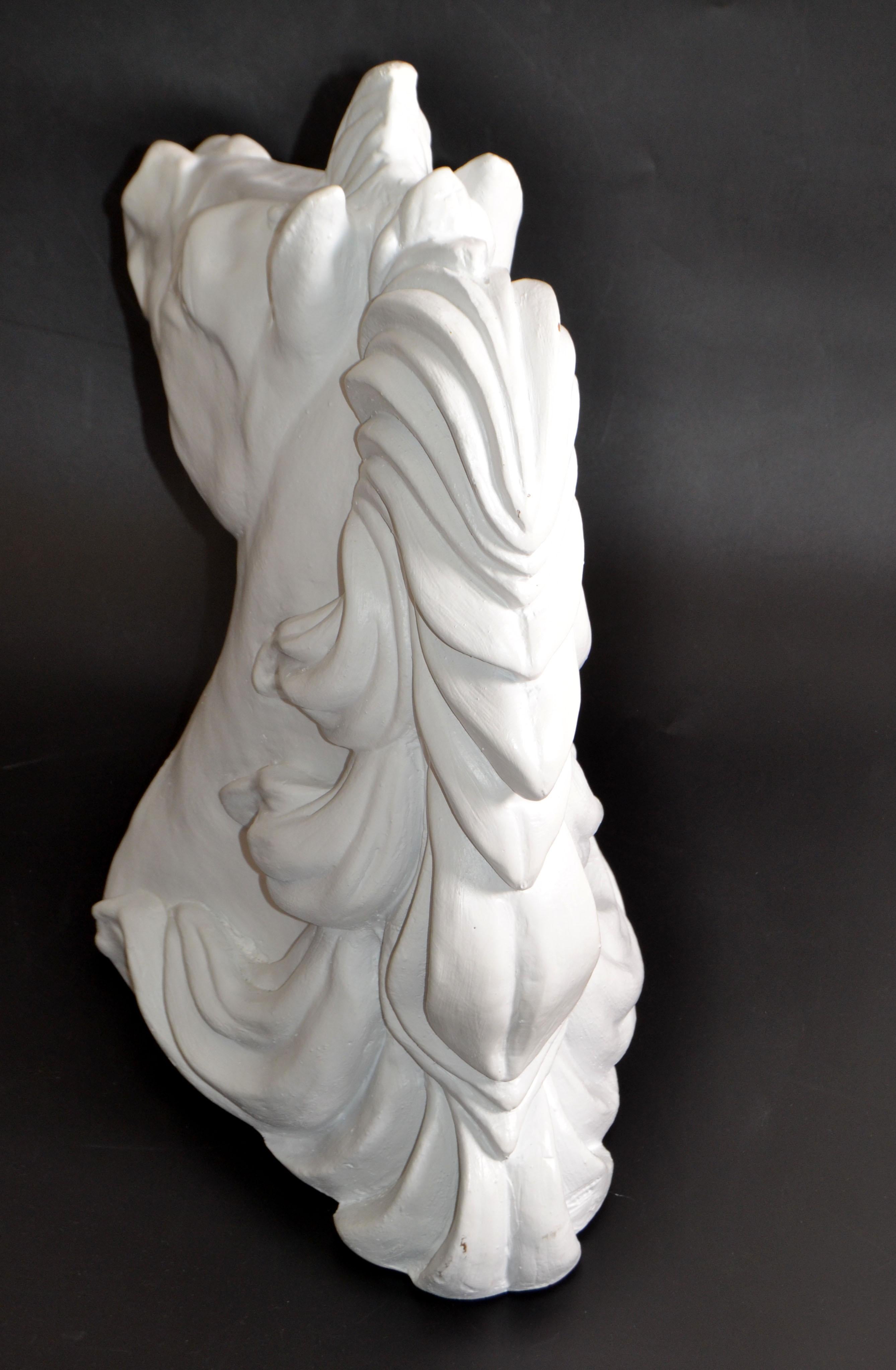 White Finish Ceramic Horse Head Sculpture Mid-Century Modern In Good Condition For Sale In Miami, FL
