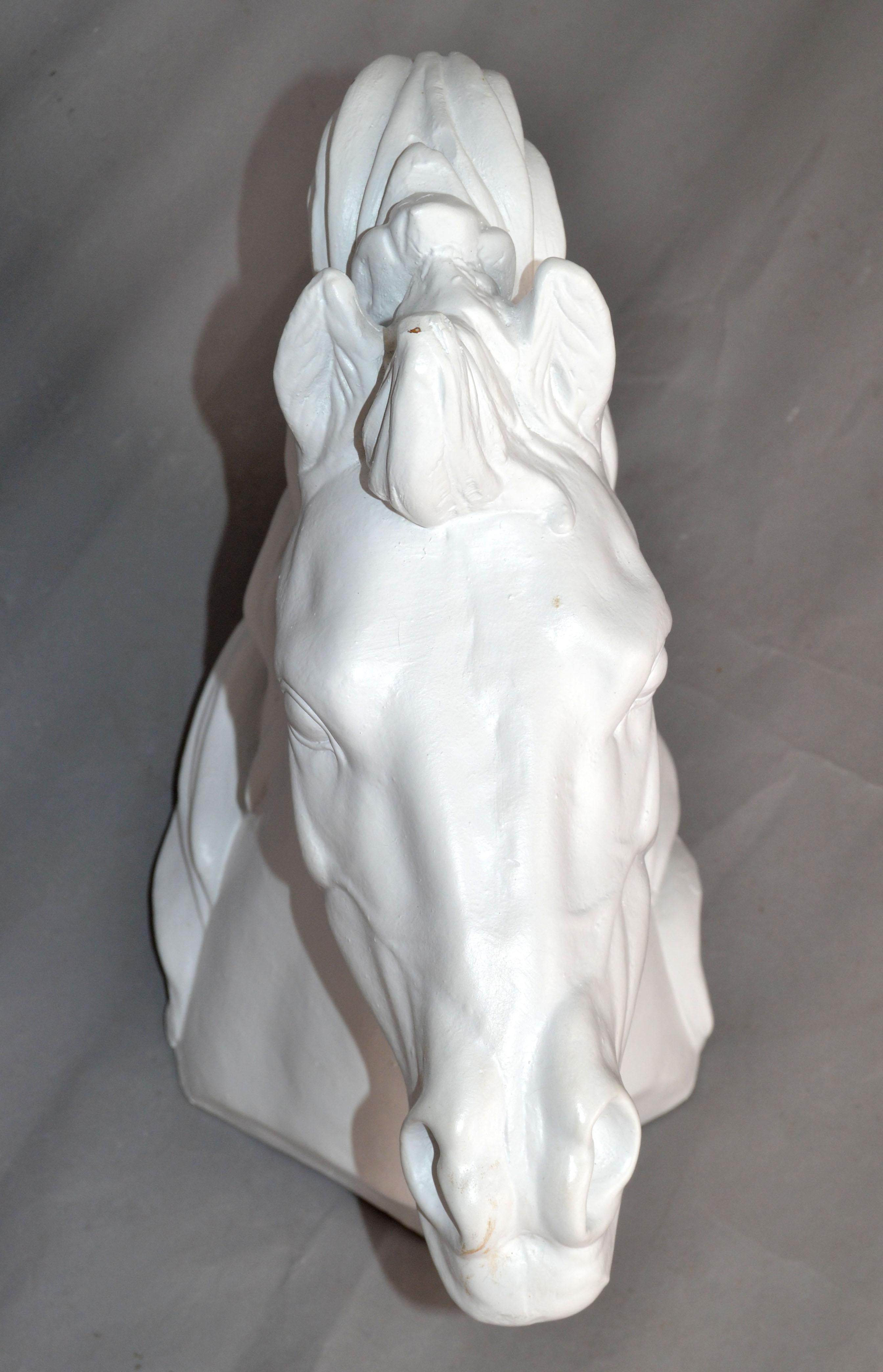 Sculpture de tête de cheval en céramique à finition blanche, mi-siècle moderne en vente 1
