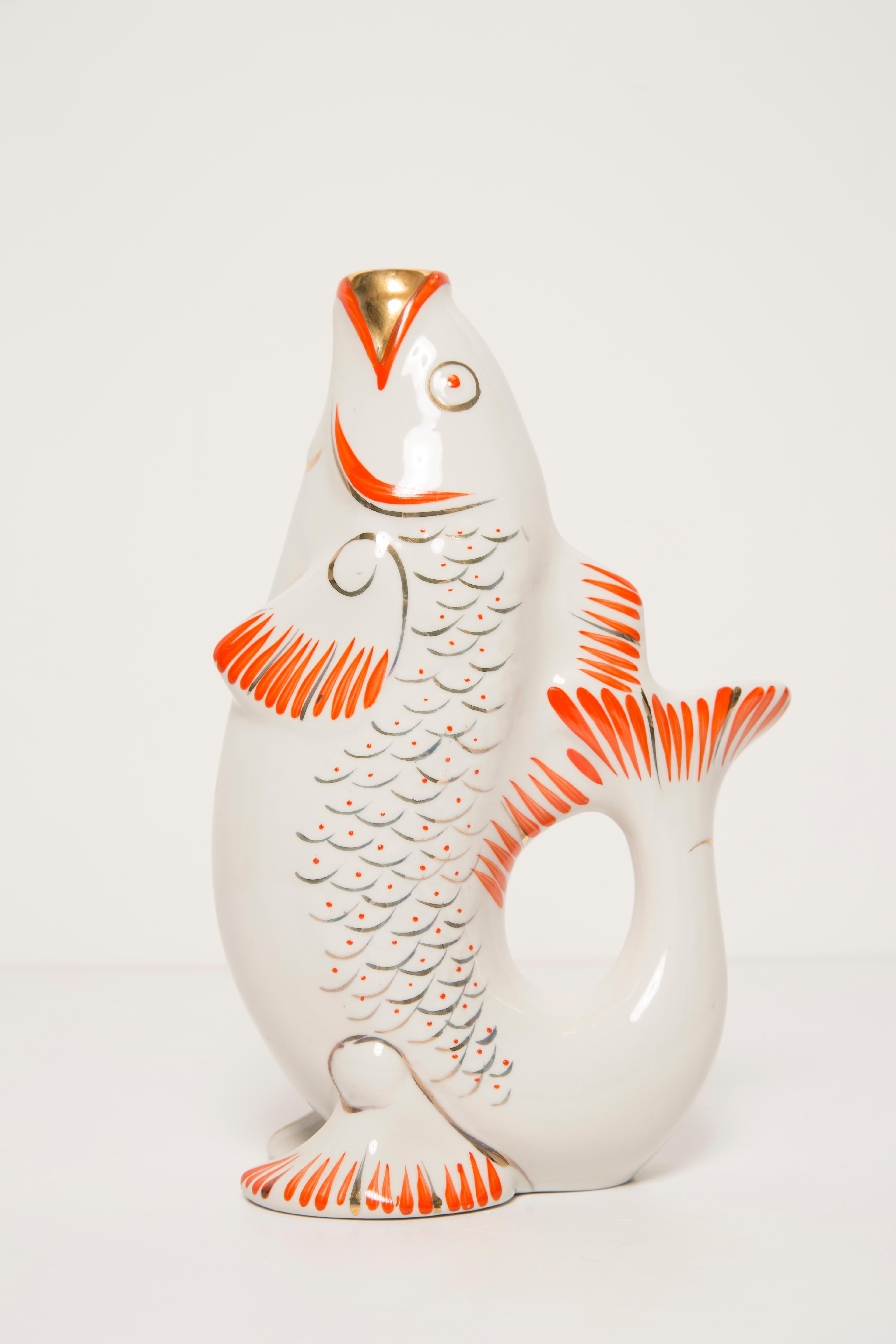 White Fish Glass Decanter or Vase, 20th Century, Europe, 1960s For Sale 3