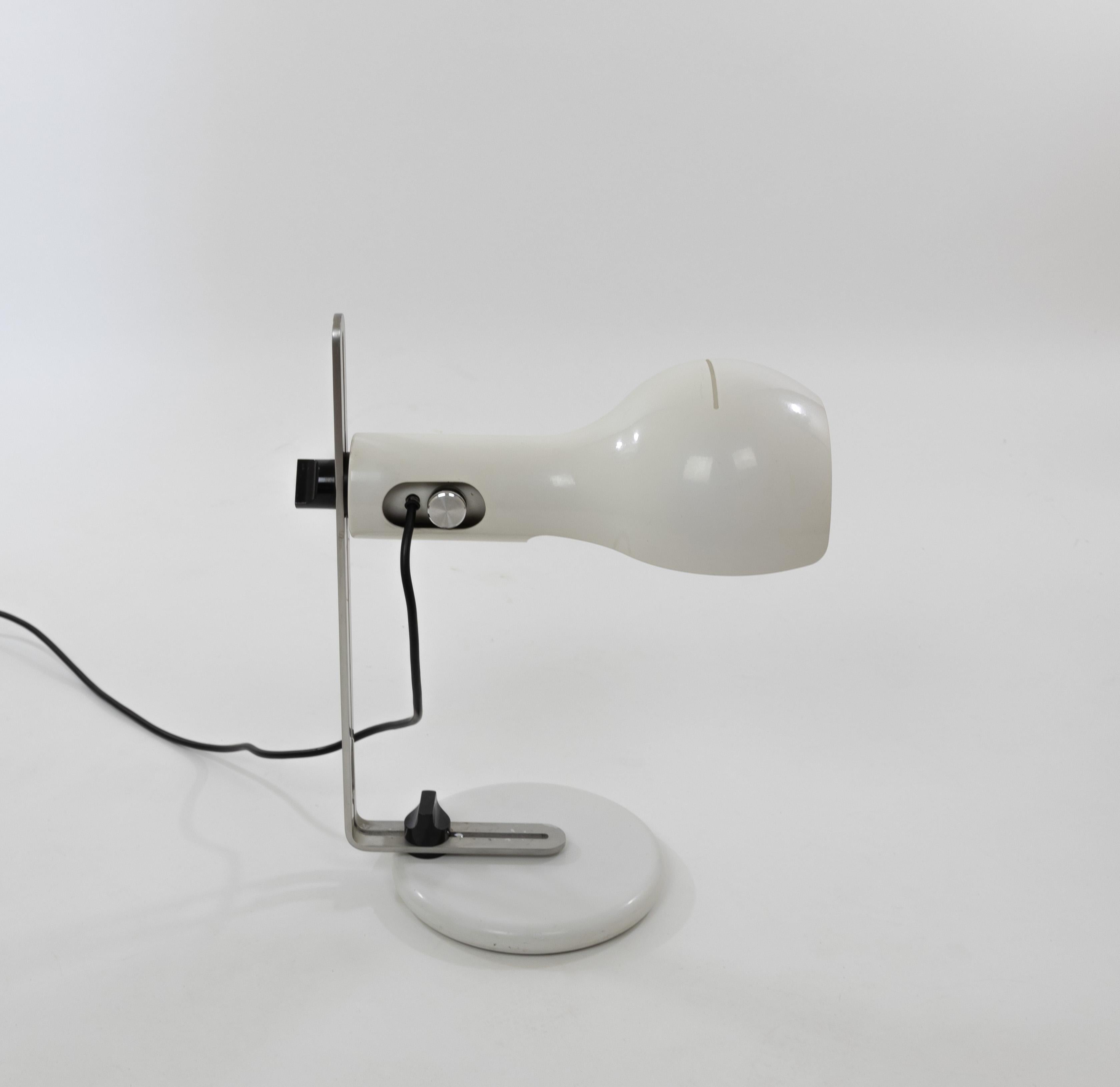 White table lamp model Flash designed by Joe Colombo for O-Luce reflects the innovative spirit of its creator. It was inspired by the flash lights used for photo cameras.

The heavy base and the shade are made of white lacquered metal. The on-off