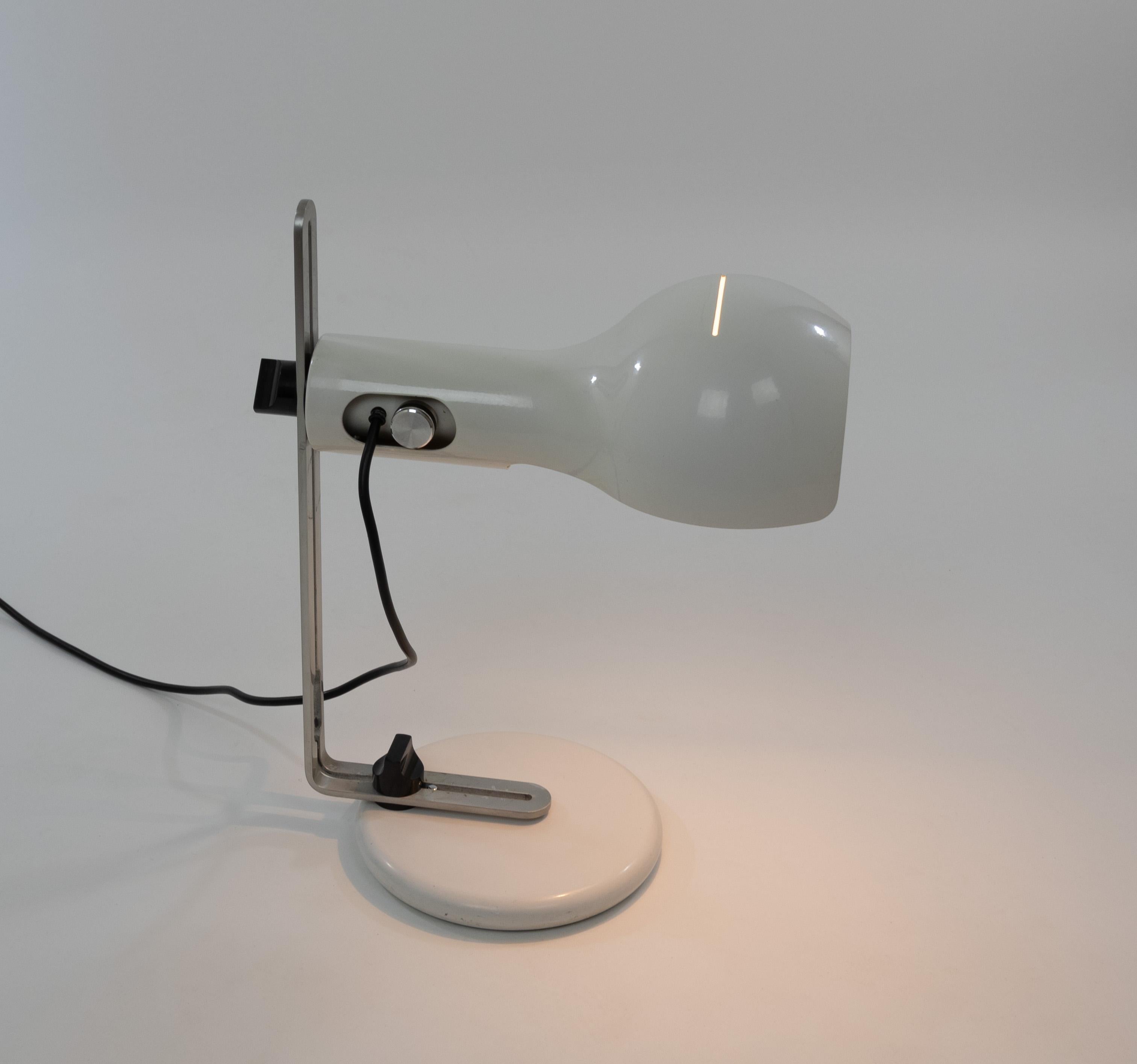 Mid-Century Modern White Flash Table Lamp by Joe Colombo for O-Luce, 1970s For Sale