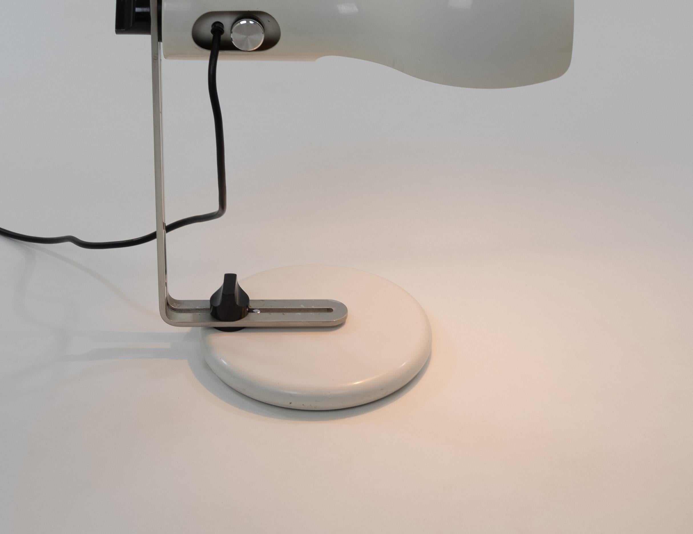 Italian White Flash Table Lamp by Joe Colombo for O-Luce, 1970s For Sale