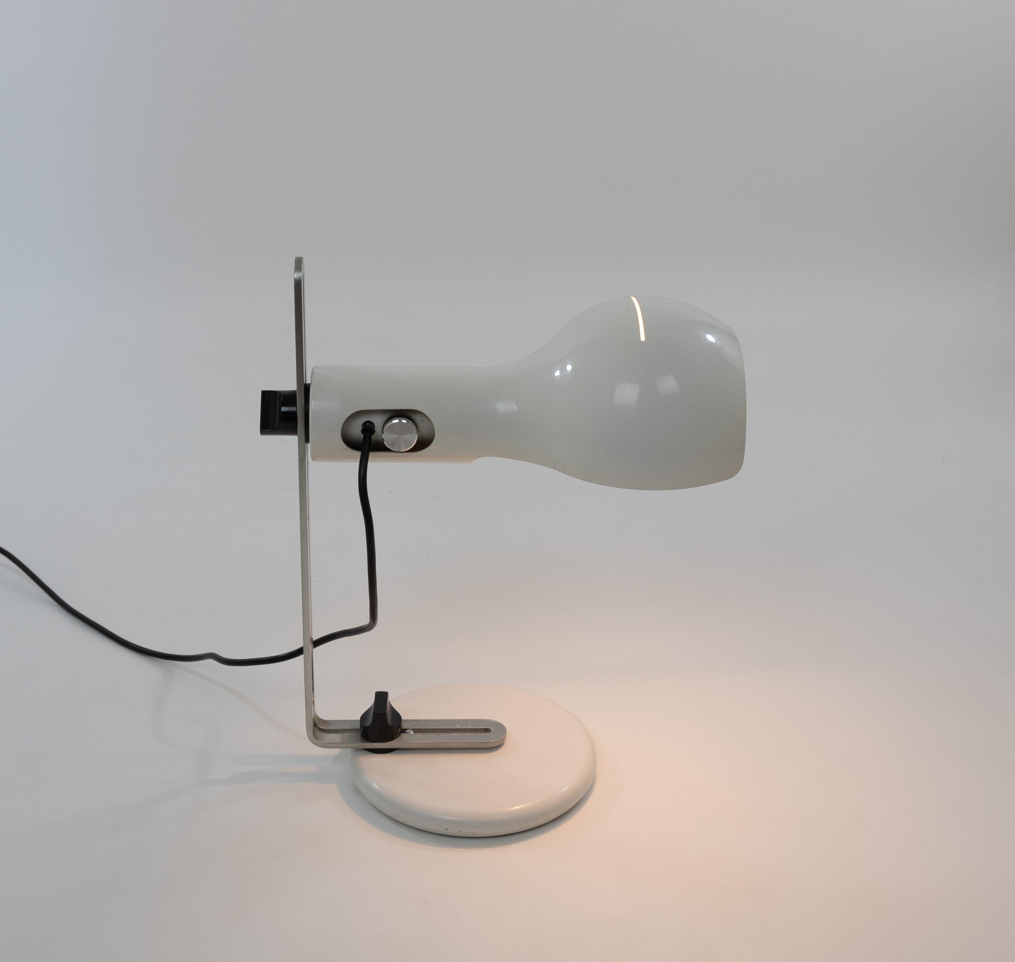 Lacquered White Flash Table Lamp by Joe Colombo for O-Luce, 1970s For Sale