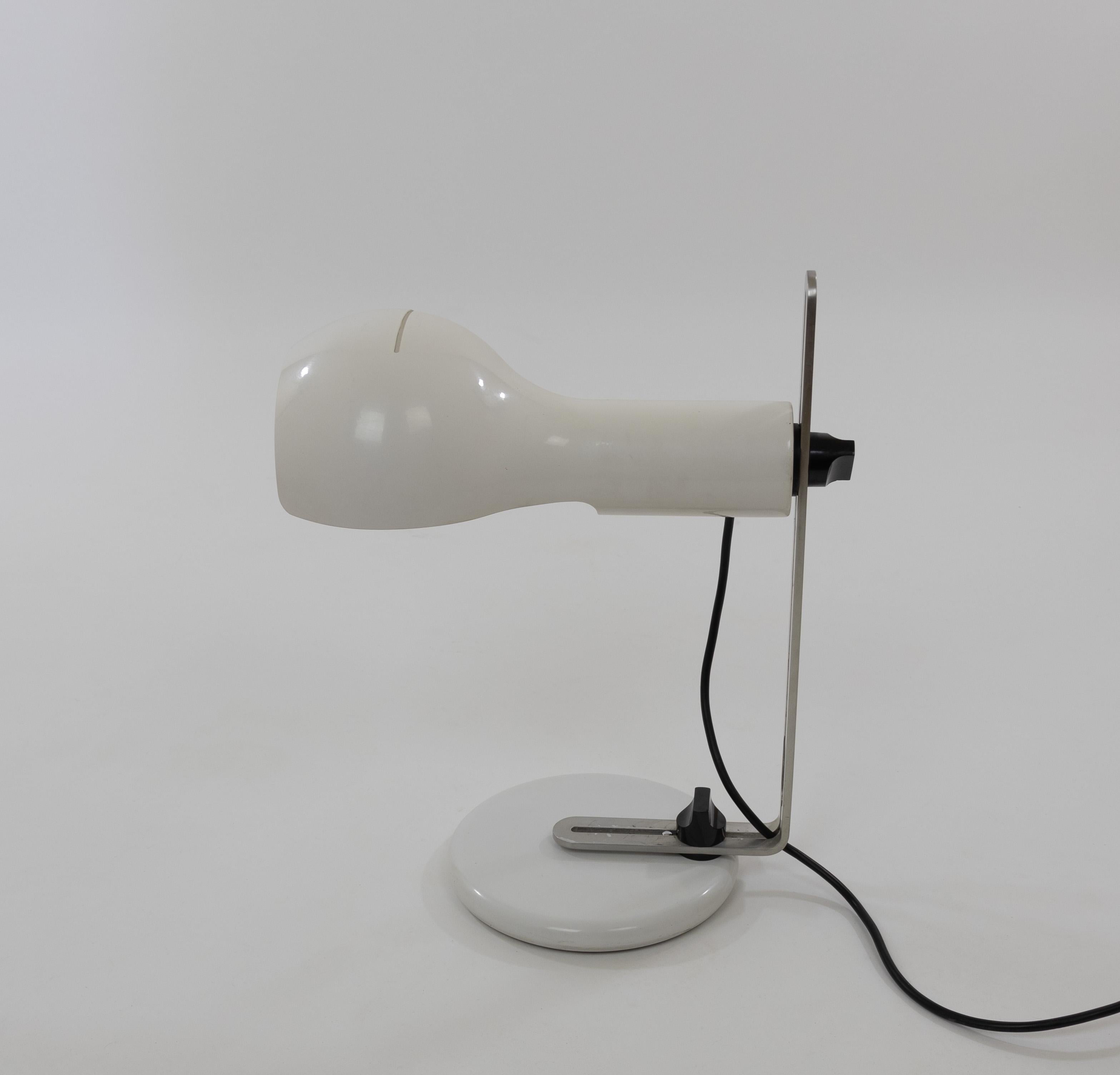 White Flash Table Lamp by Joe Colombo for O-Luce, 1970s In Good Condition For Sale In Rotterdam, NL