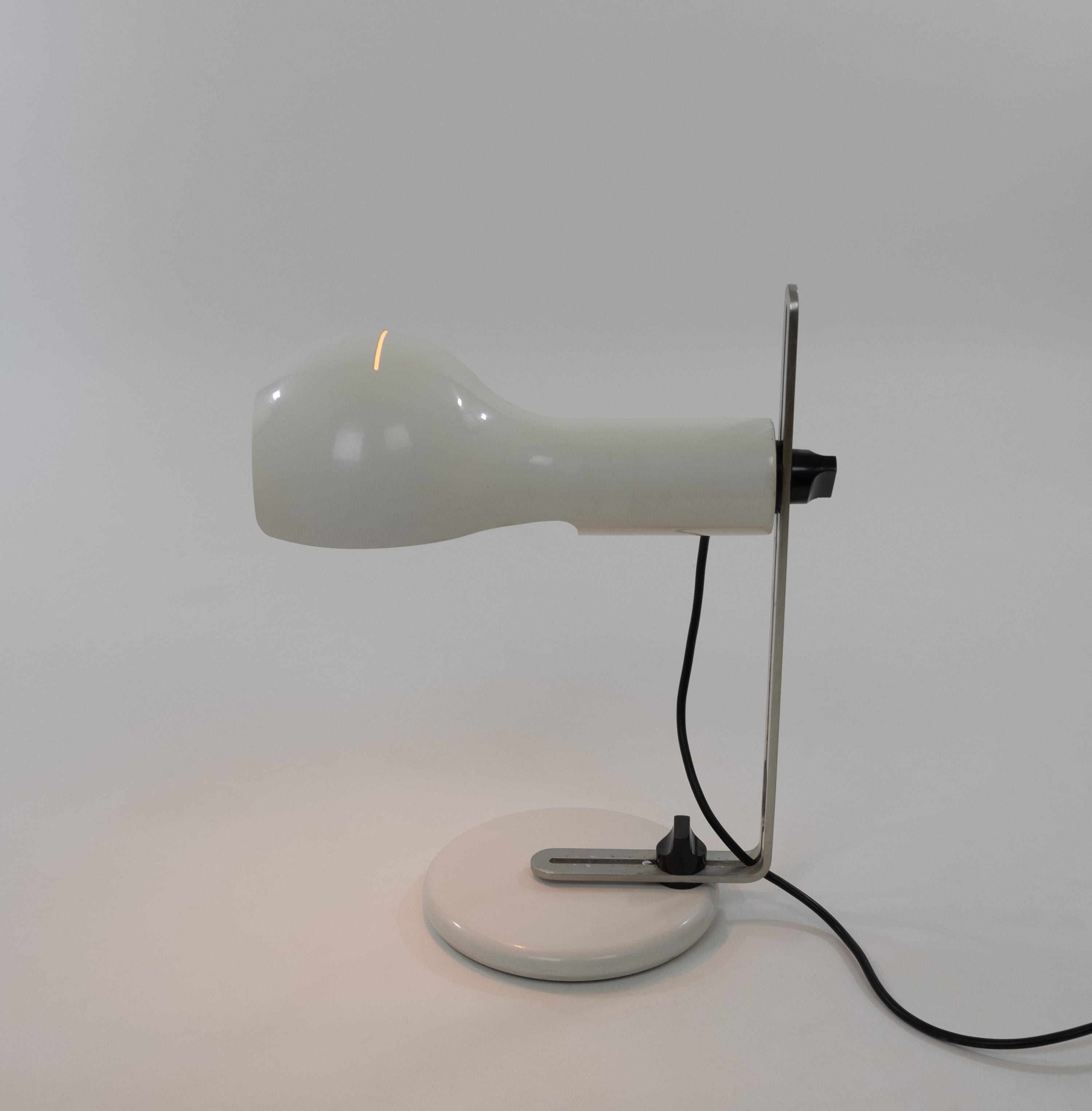 Metal White Flash Table Lamp by Joe Colombo for O-Luce, 1970s For Sale