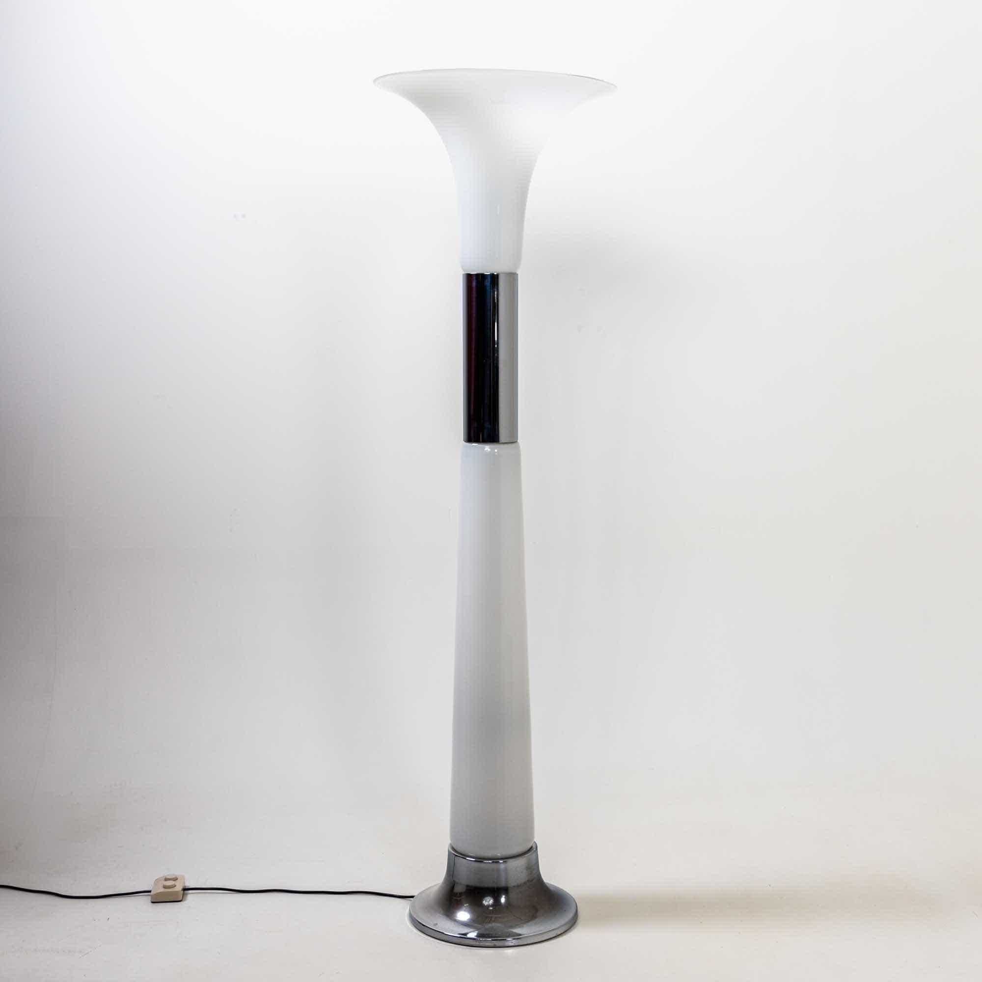 White Floor Lamp, attr. Carlo Nason, Italy 1970s In Good Condition For Sale In Greding, DE